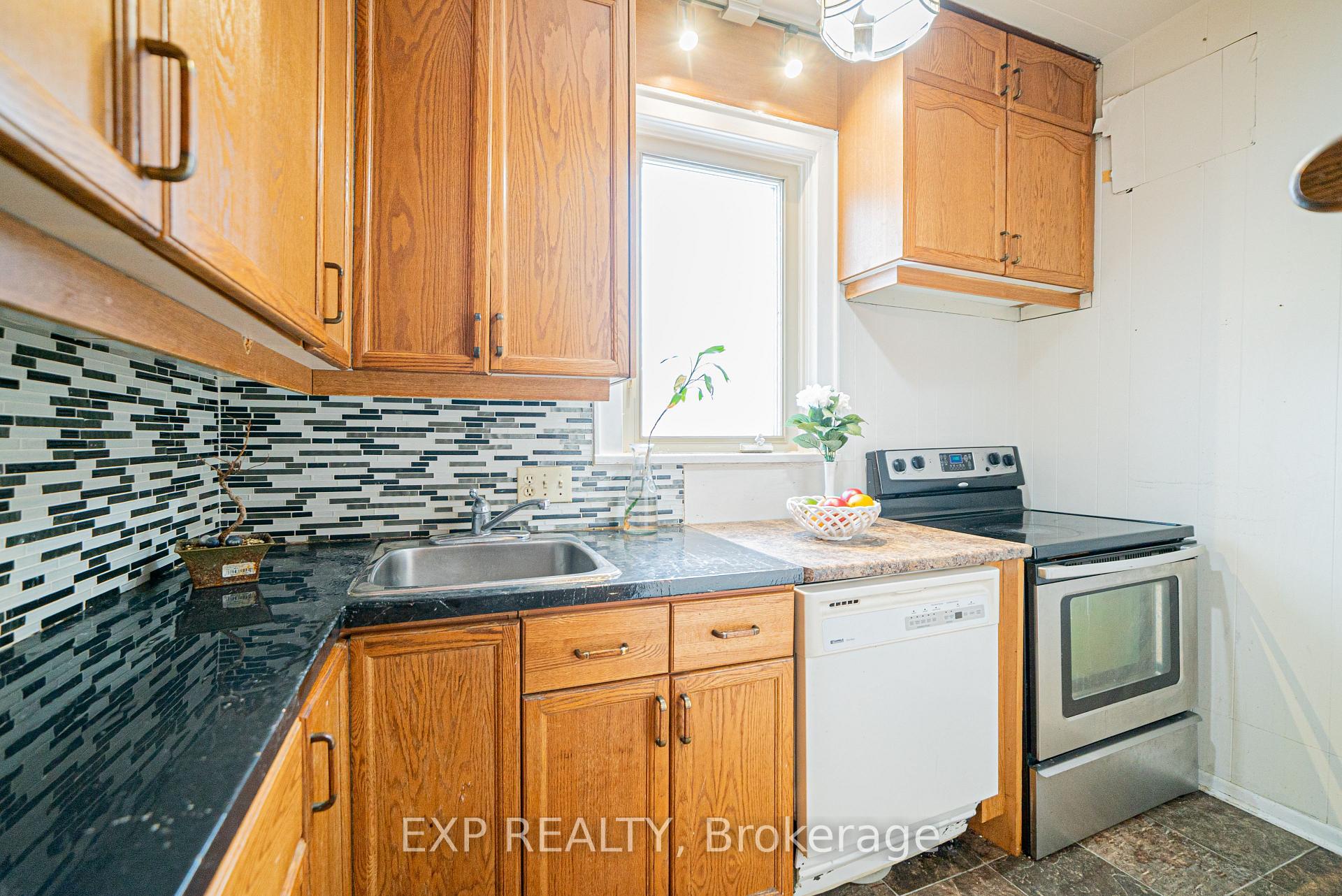 Photo 10 of Unit Main, 52 Proctor Boulevard, Hamilton, Glenview — HOMEH