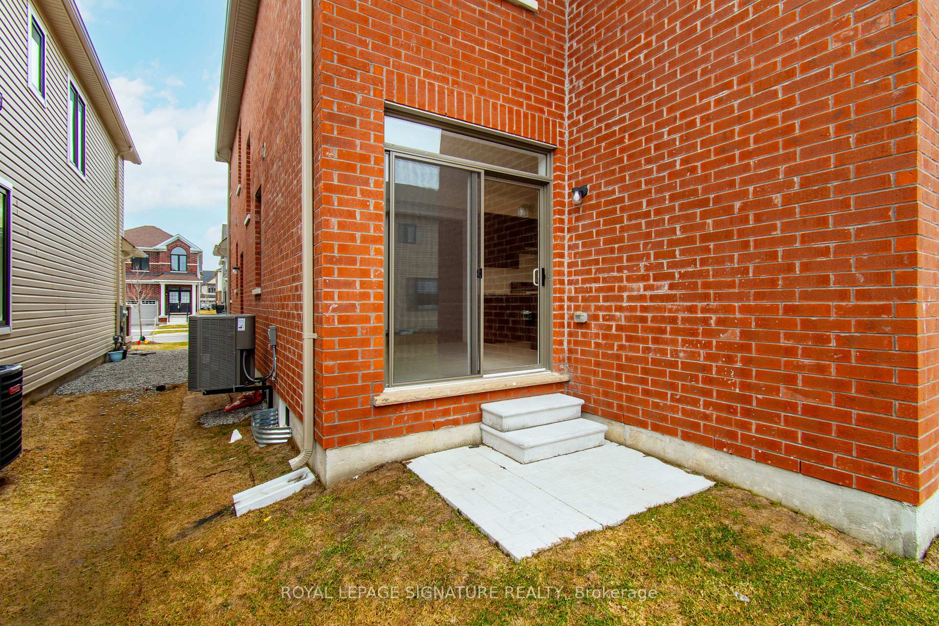 Photo 4 of 22 Prudhoe Terrace, Barrie, Rural Barrie Southeast — HOMEH