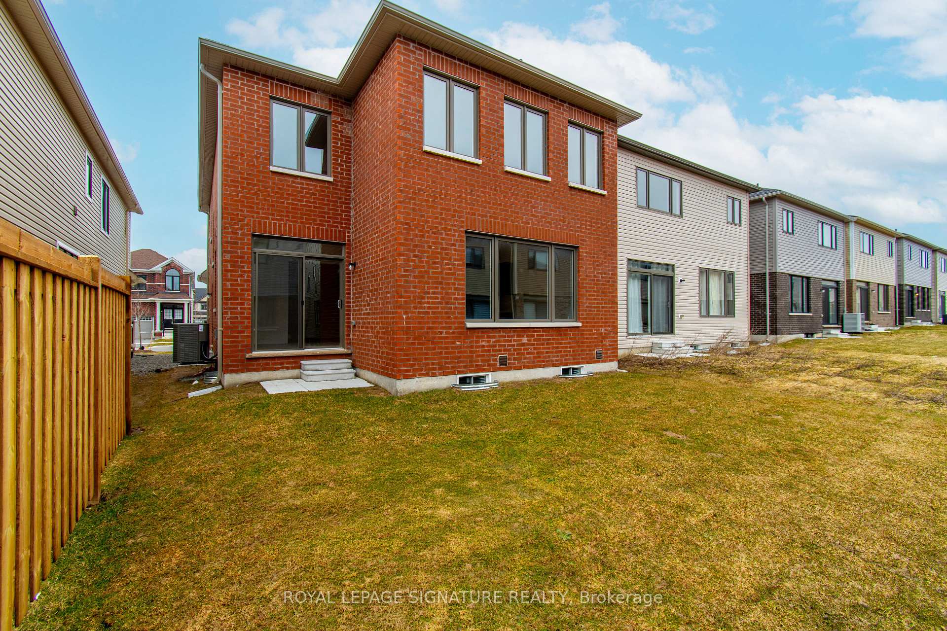 Photo 5 of 22 Prudhoe Terrace, Barrie, Rural Barrie Southeast — HOMEH