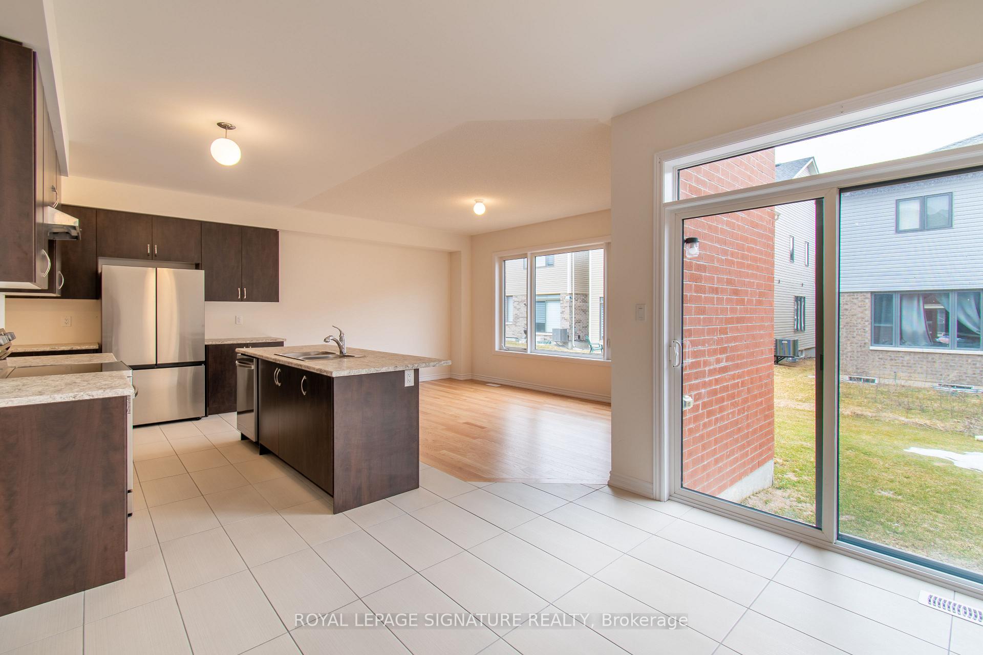 Photo 8 of 22 Prudhoe Terrace, Barrie, Rural Barrie Southeast — HOMEH