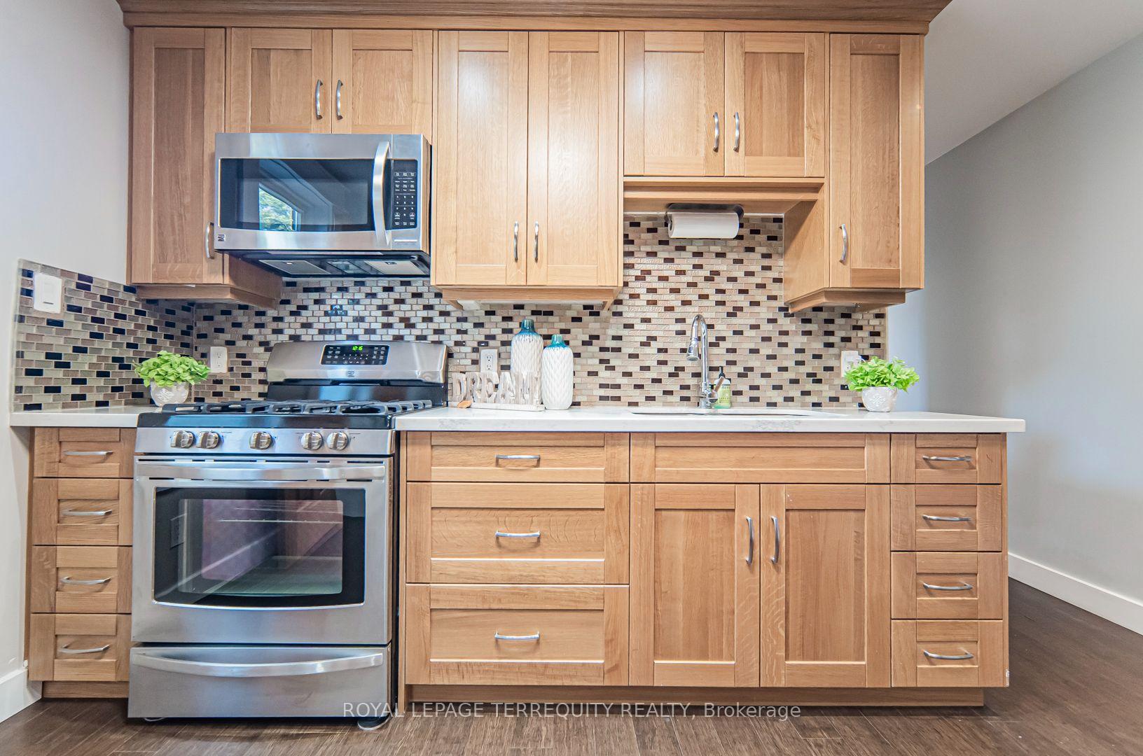 Photo 8 of Unit B, 256 Boston Avenue, Toronto, South Riverdale — HOMEH