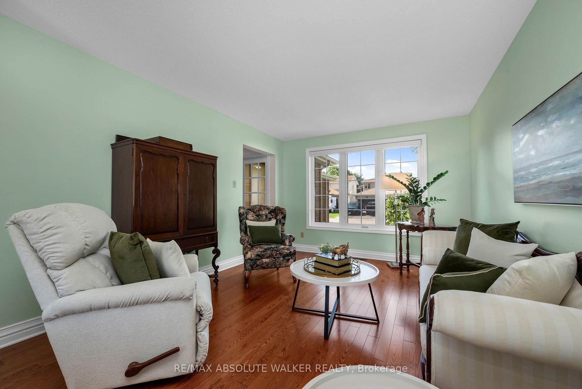 Photo 6 of 6161 Lariviere Crescent, Ottawa, Chapel Hill South - Orleans Village — HOMEH