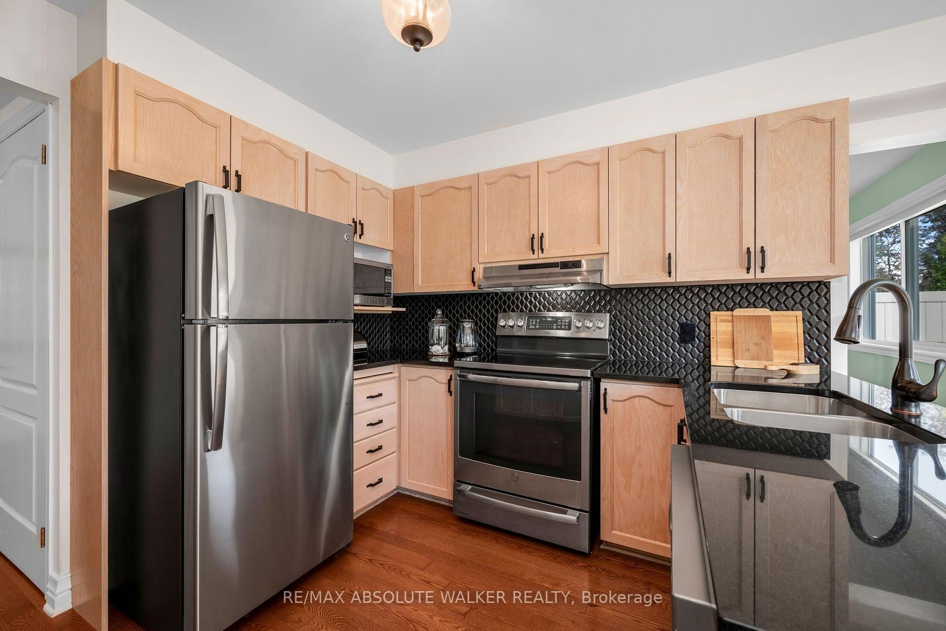 Photo 11 of 6161 Lariviere Crescent, Ottawa, Chapel Hill South - Orleans Village — HOMEH
