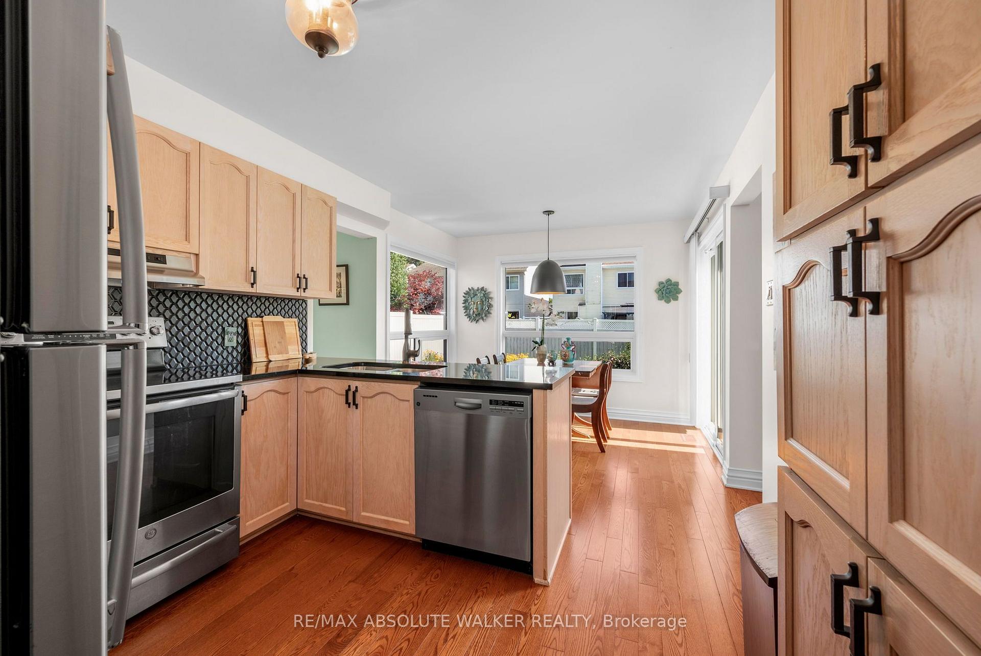 Photo 12 of 6161 Lariviere Crescent, Ottawa, Chapel Hill South - Orleans Village — HOMEH