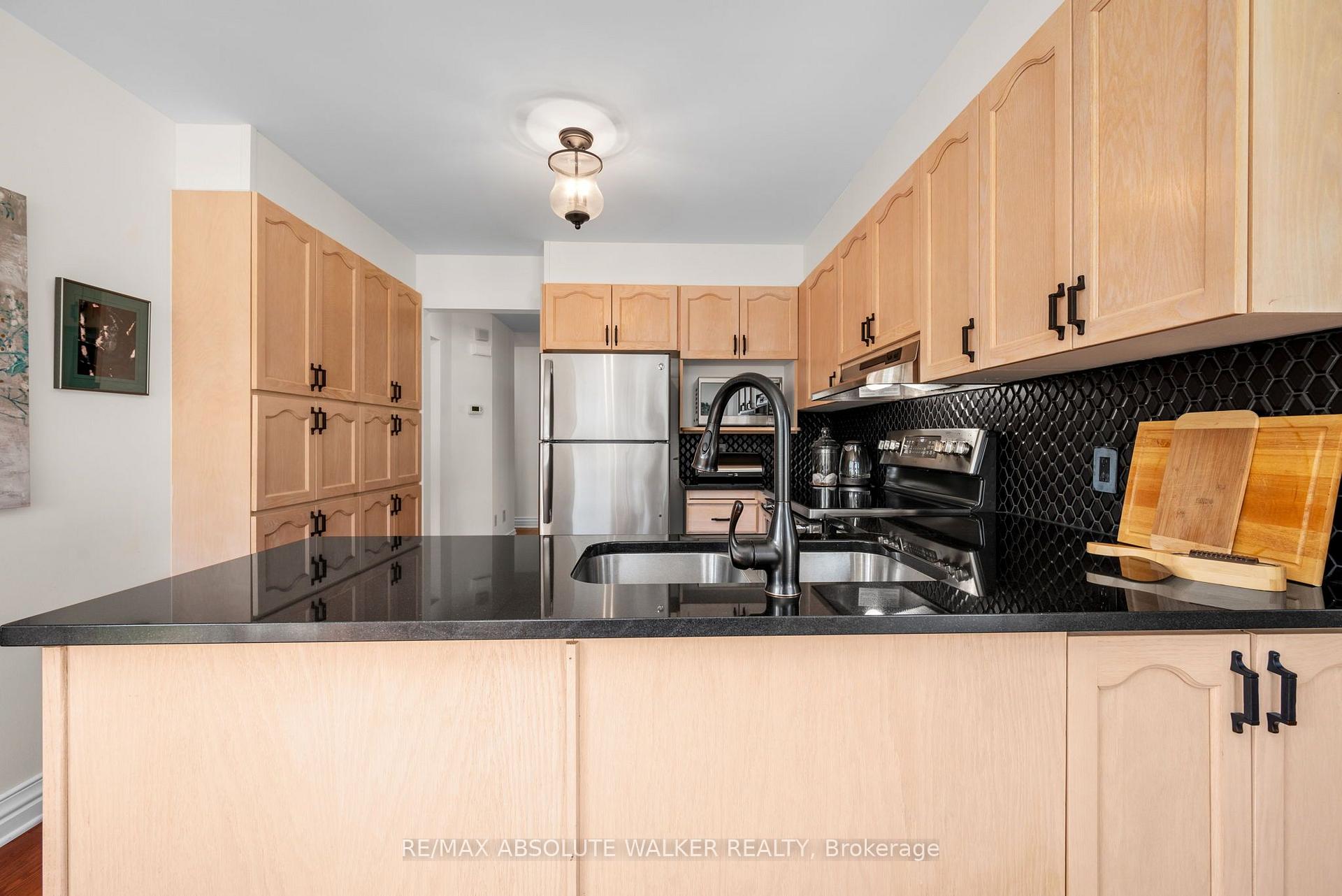 Photo 13 of 6161 Lariviere Crescent, Ottawa, Chapel Hill South - Orleans Village — HOMEH