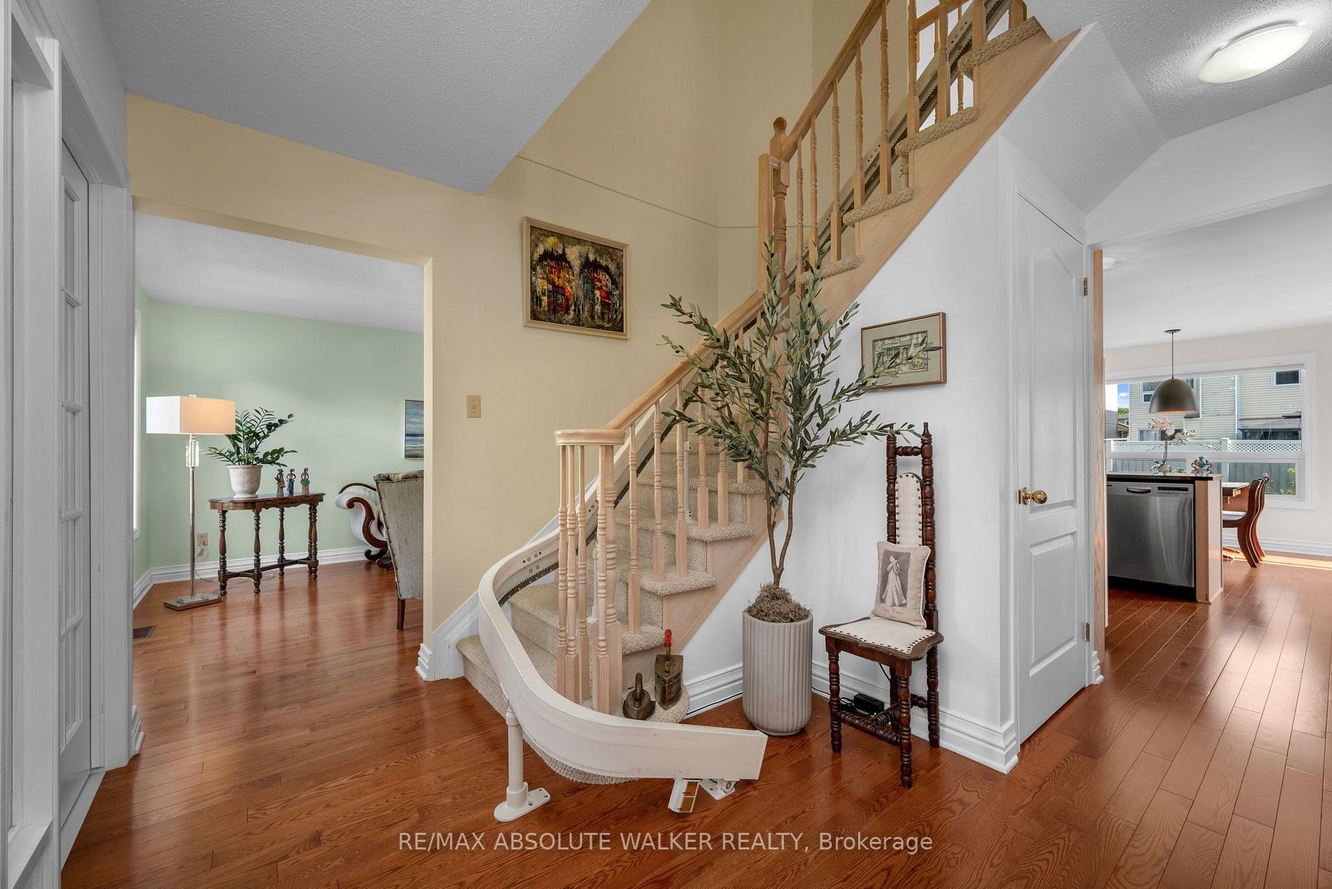 Photo 18 of 6161 Lariviere Crescent, Ottawa, Chapel Hill South - Orleans Village — HOMEH