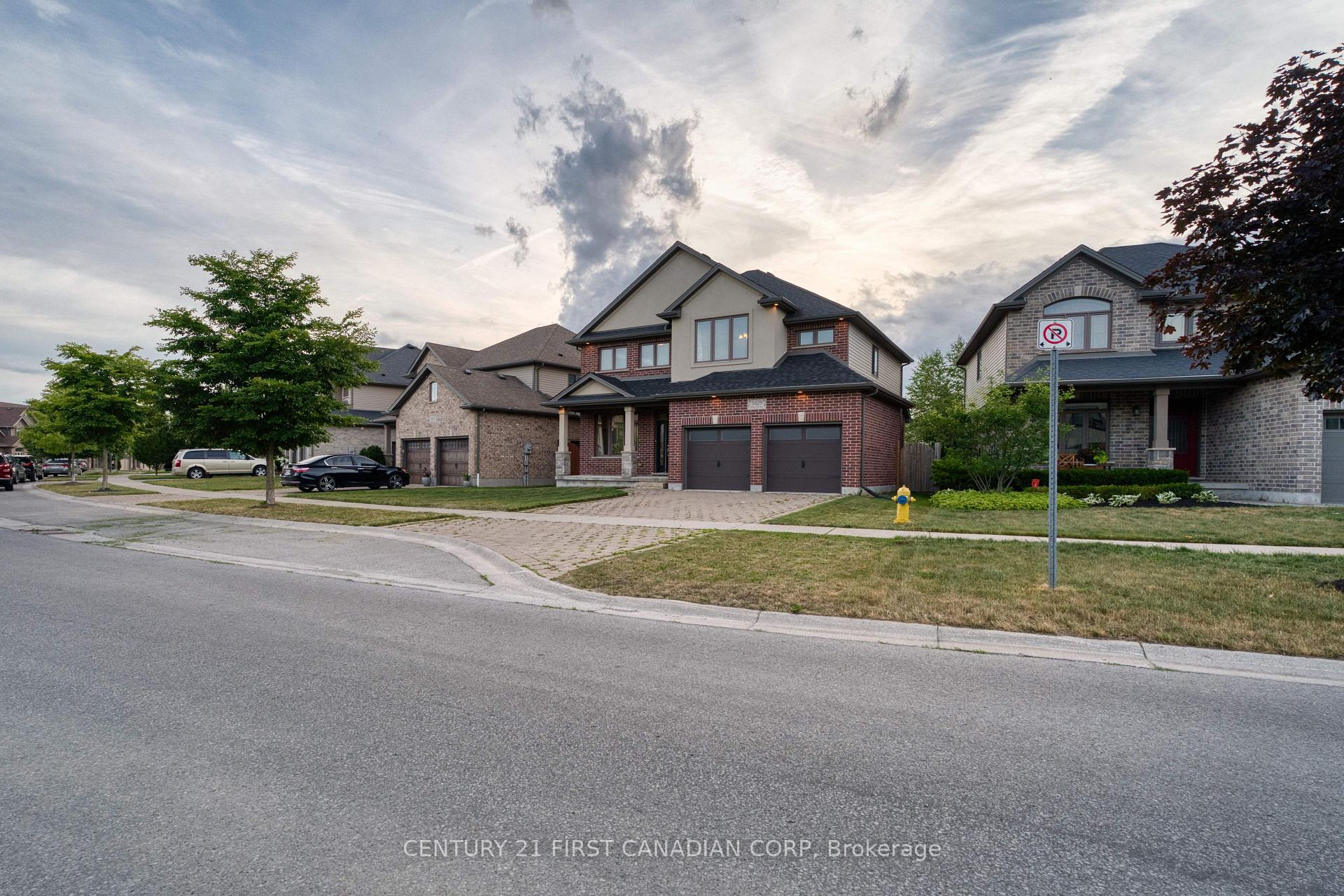 Photo 2 of 3429 Singleton Avenue, London, South V — HOMEH