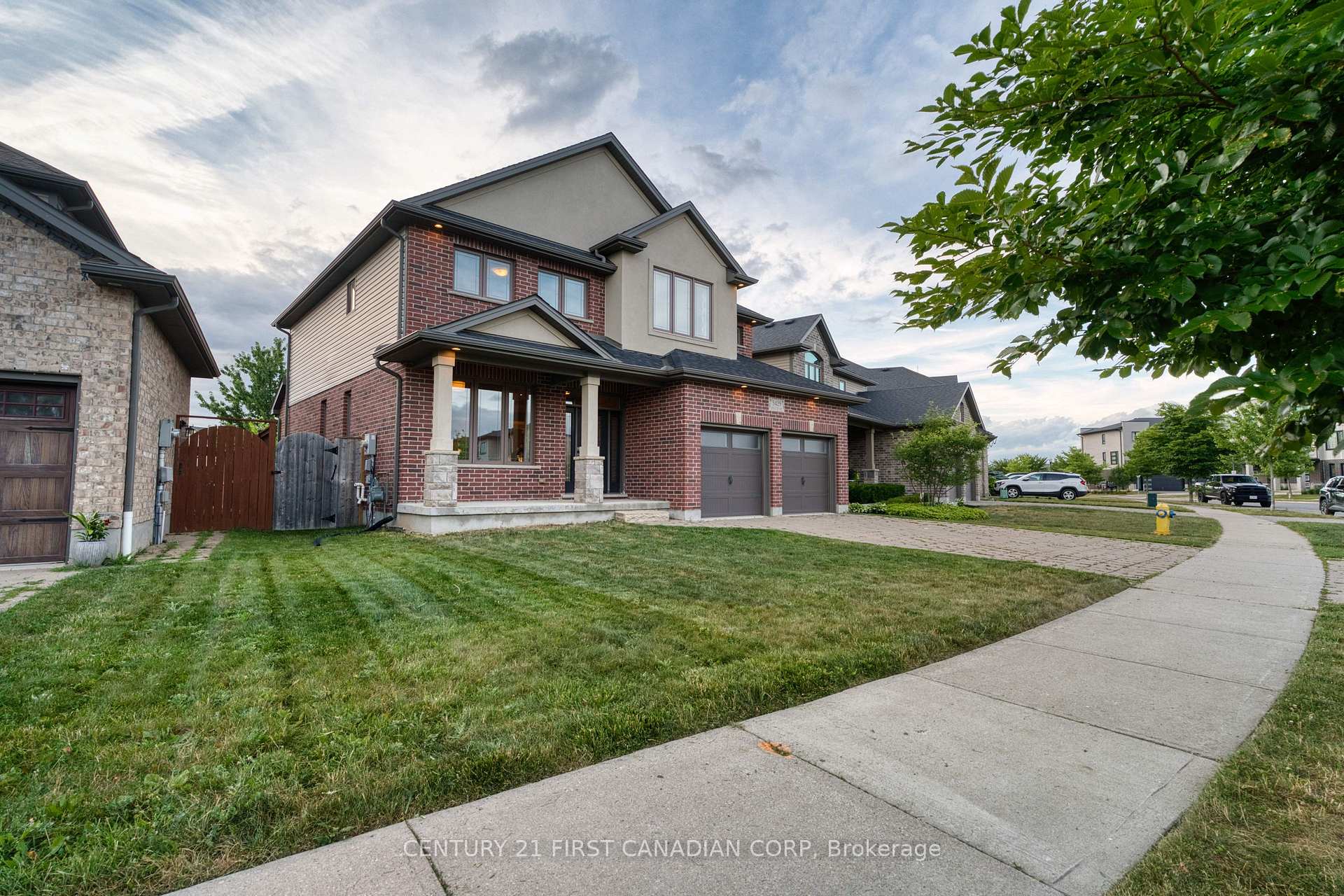 Photo 3 of 3429 Singleton Avenue, London, South V — HOMEH