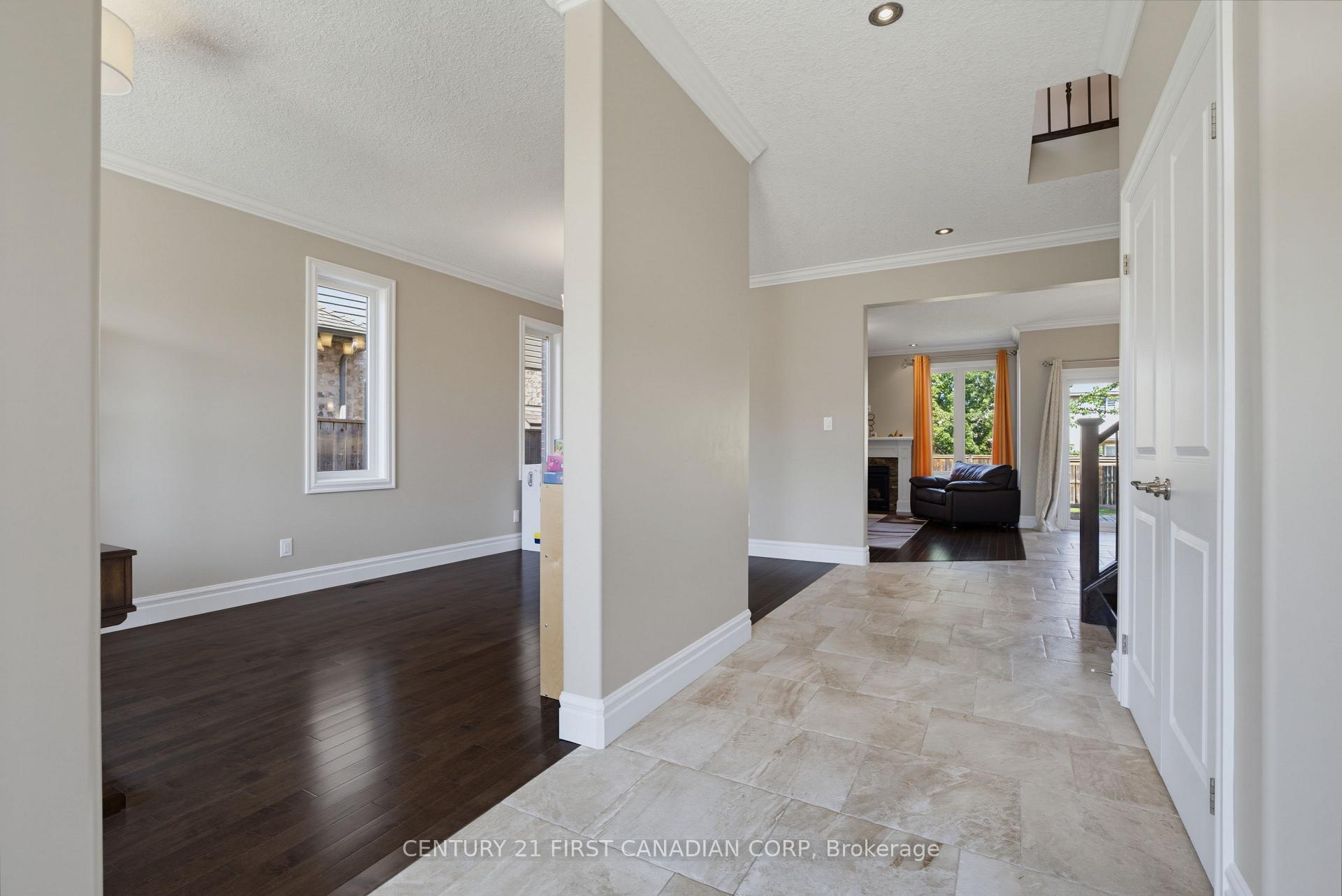 Photo 5 of 3429 Singleton Avenue, London, South V — HOMEH
