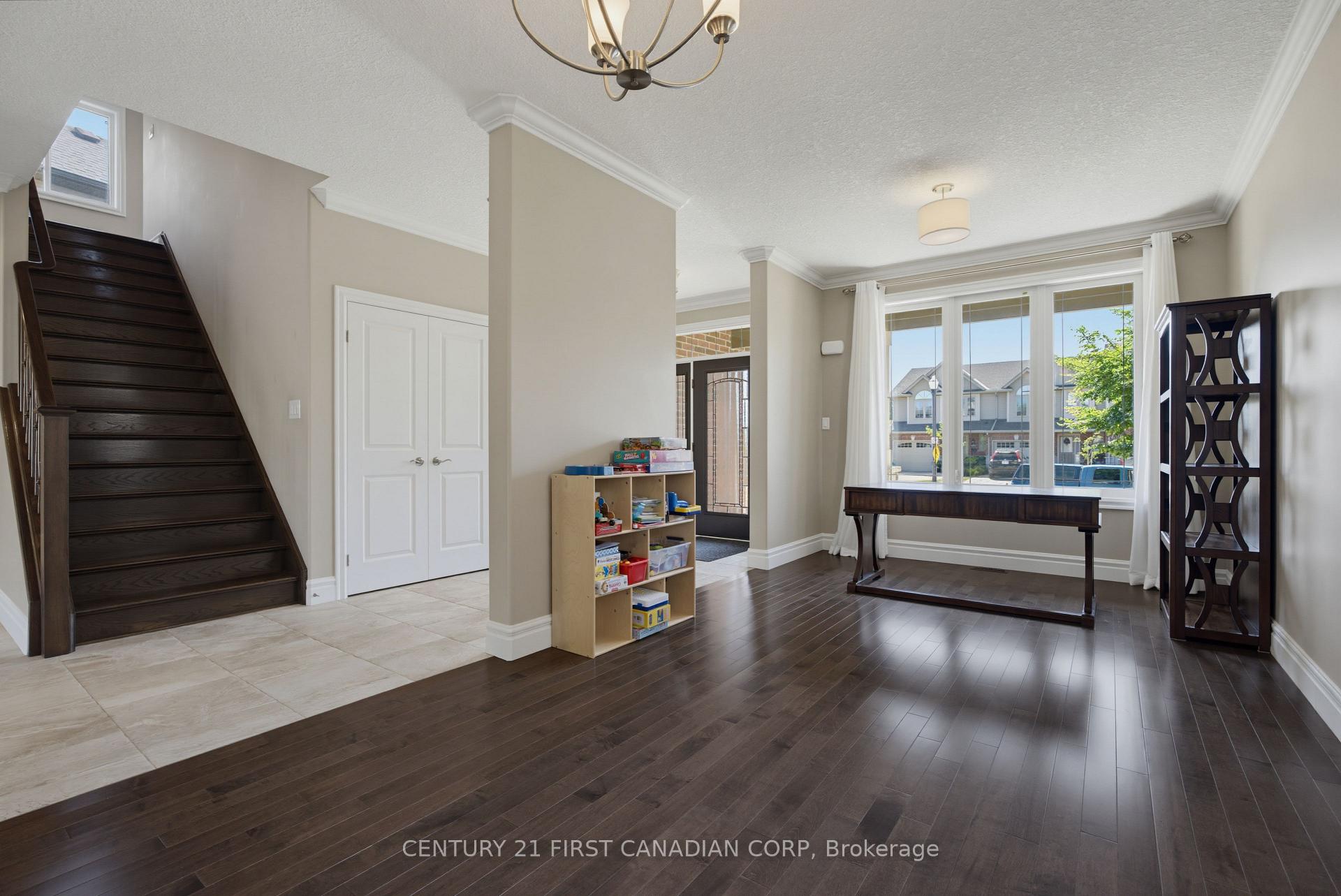 Photo 7 of 3429 Singleton Avenue, London, South V — HOMEH