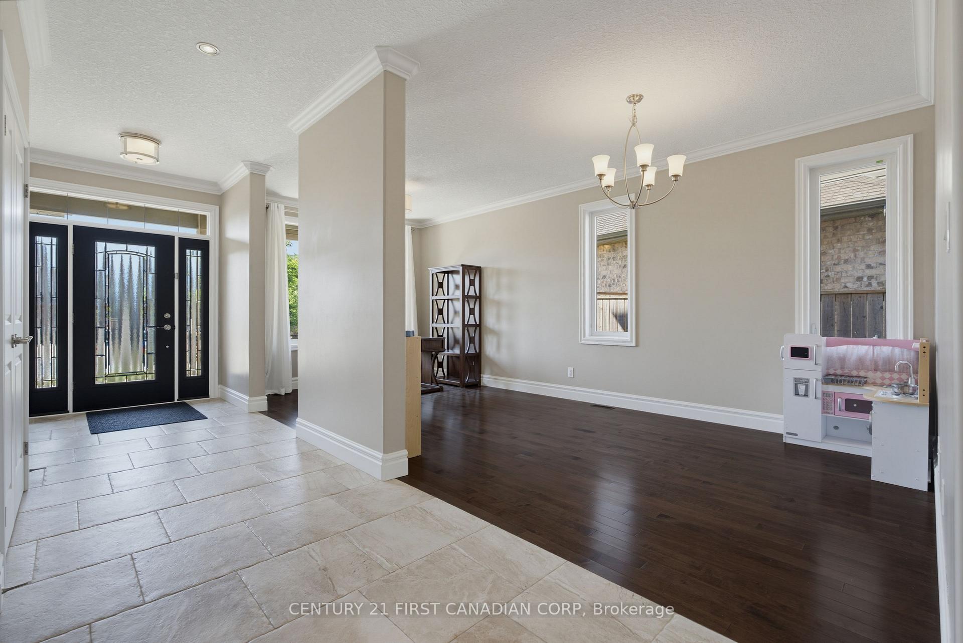 Photo 8 of 3429 Singleton Avenue, London, South V — HOMEH