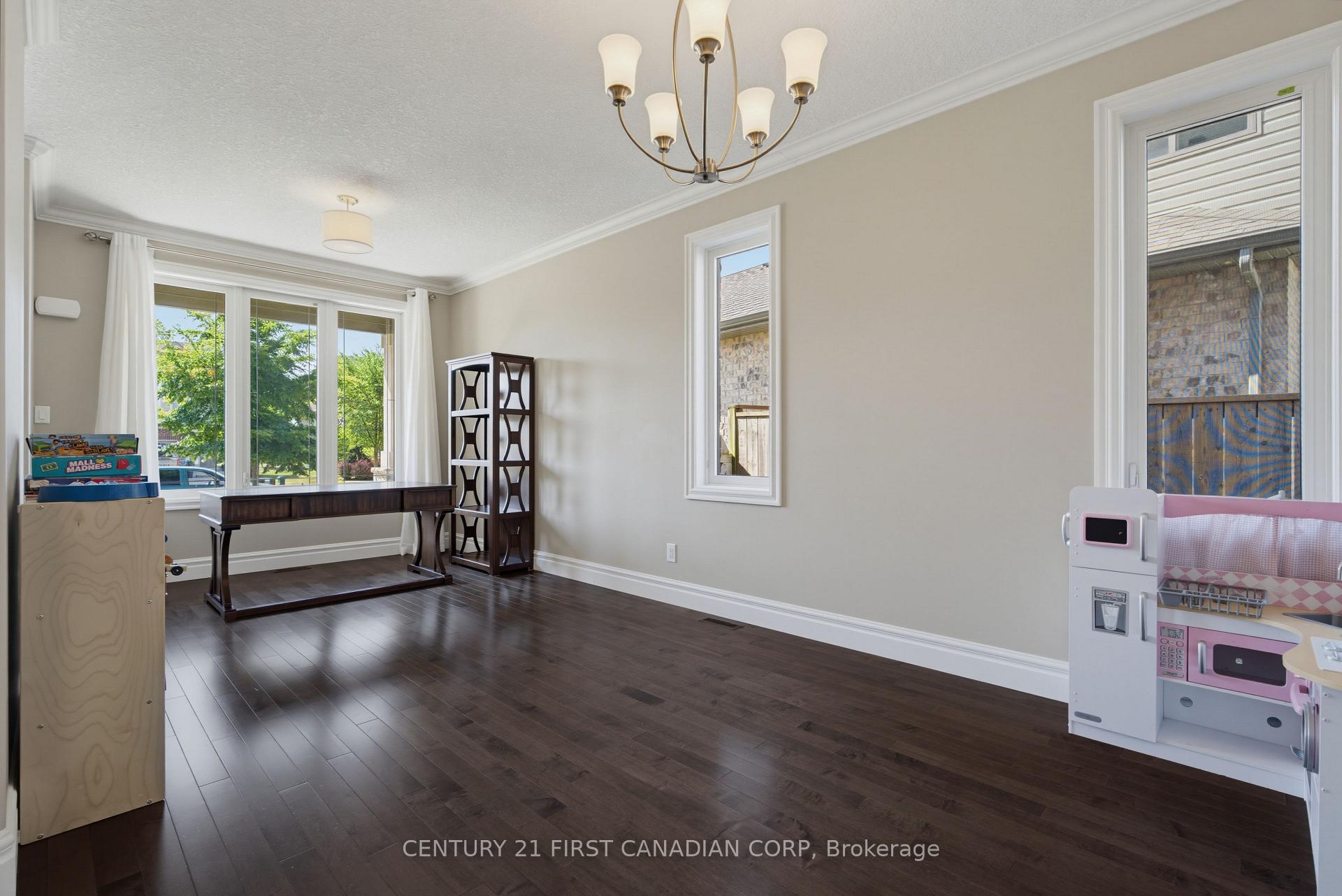 Photo 9 of 3429 Singleton Avenue, London, South V — HOMEH