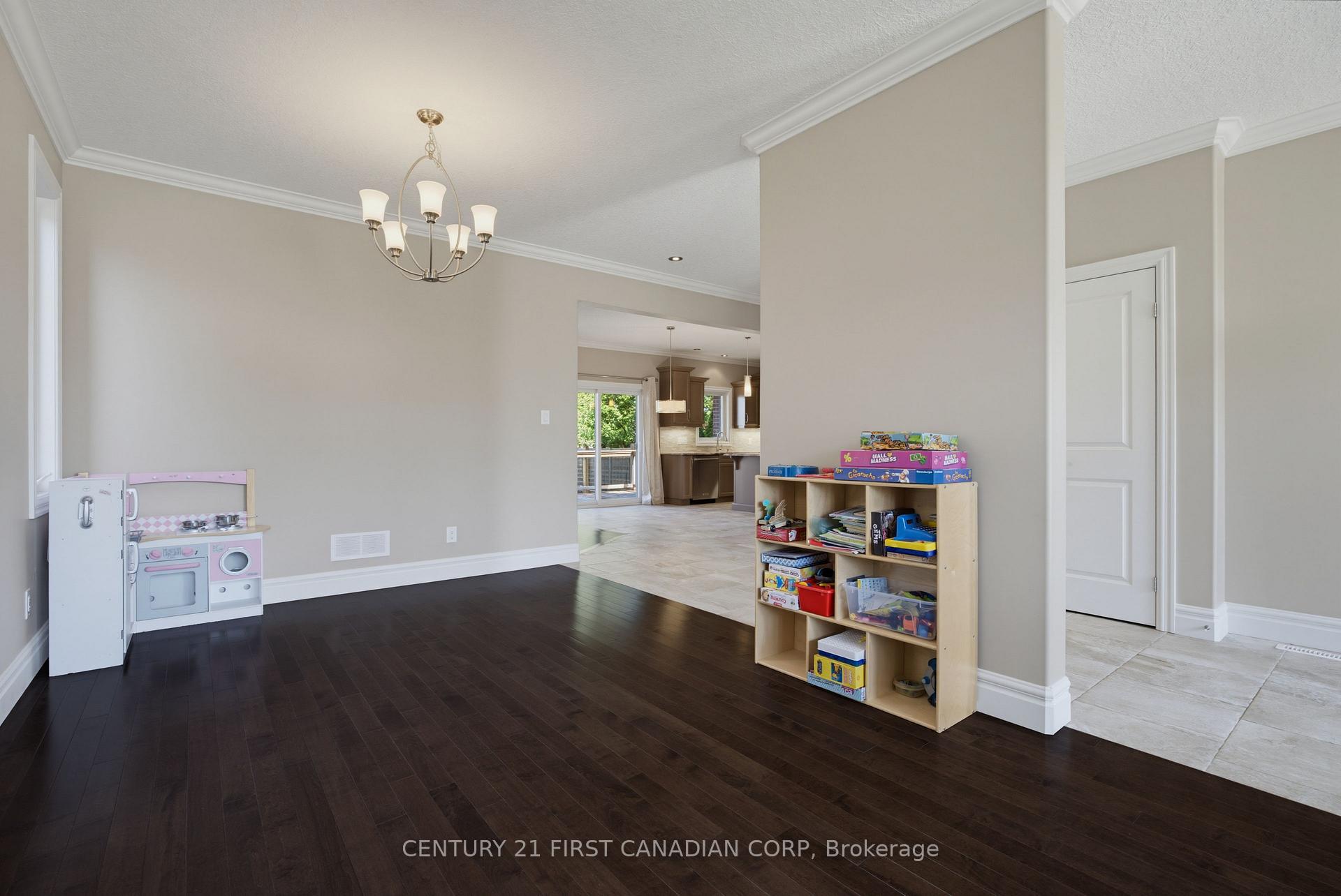 Photo 10 of 3429 Singleton Avenue, London, South V — HOMEH