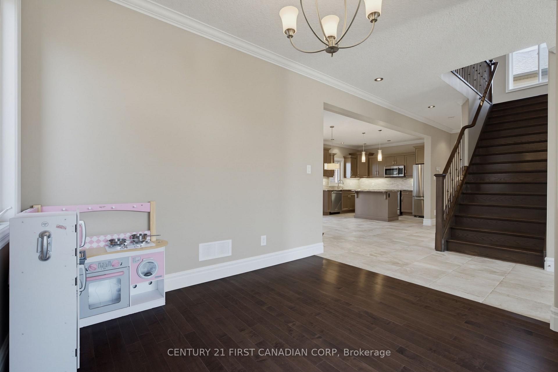 Photo 11 of 3429 Singleton Avenue, London, South V — HOMEH