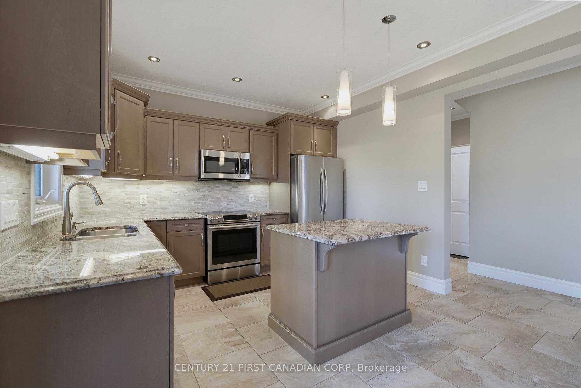 Photo 15 of 3429 Singleton Avenue, London, South V — HOMEH