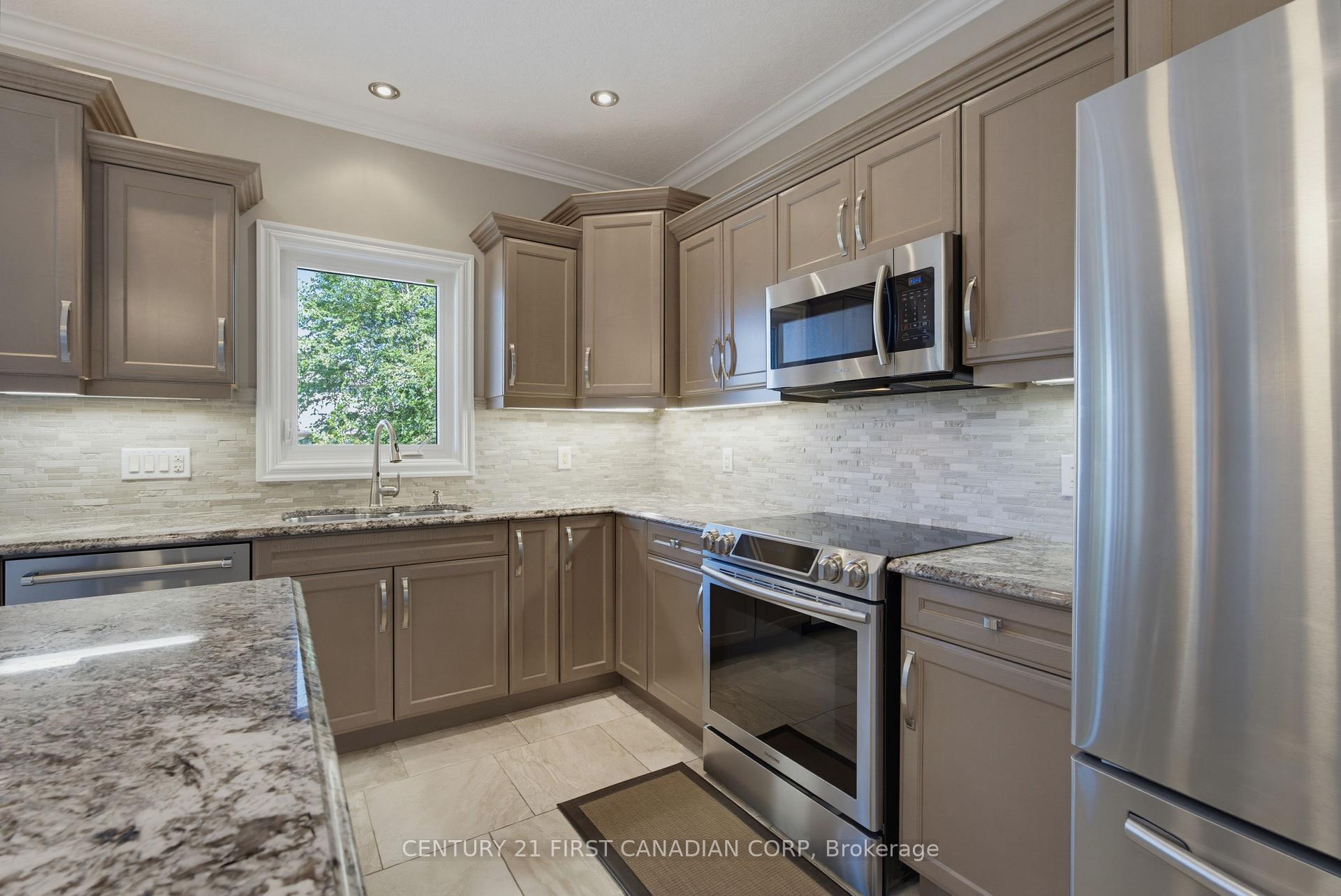 Photo 16 of 3429 Singleton Avenue, London, South V — HOMEH