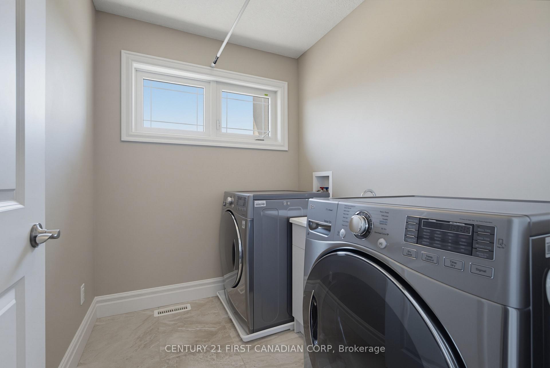 Photo 34 of 3429 Singleton Avenue, London, South V — HOMEH
