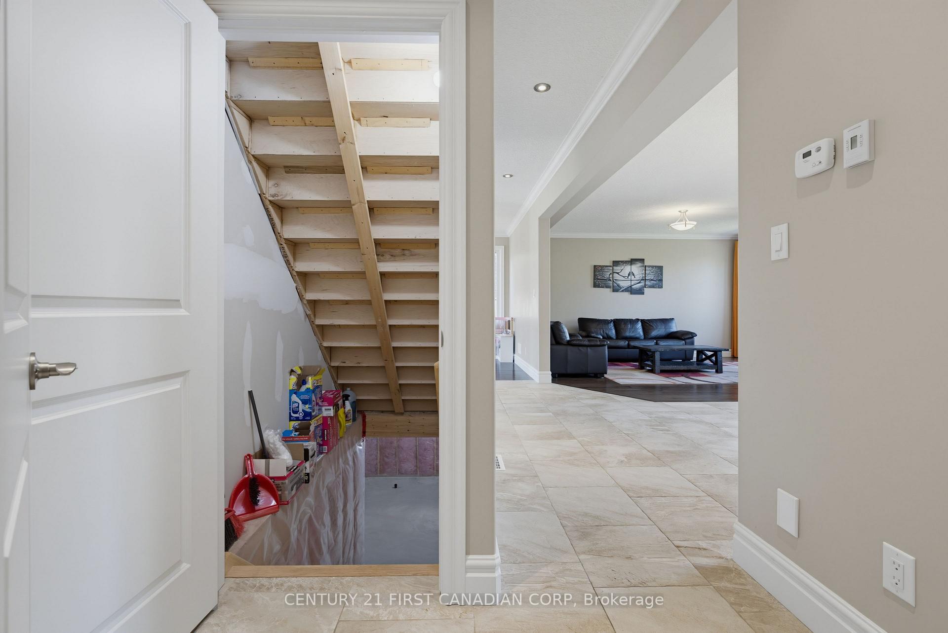 Photo 35 of 3429 Singleton Avenue, London, South V — HOMEH