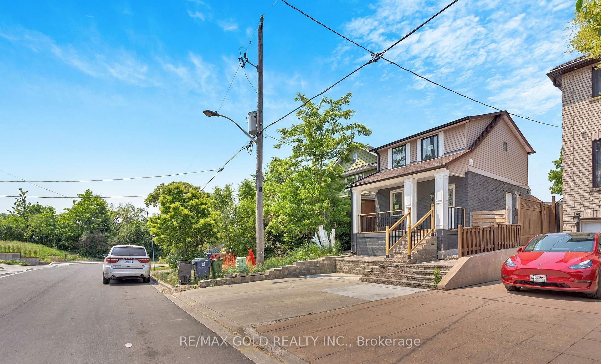 Photo 2 of 8 Fairglen Crescent, North York, Humberlea-Pelmo Park — HOMEH