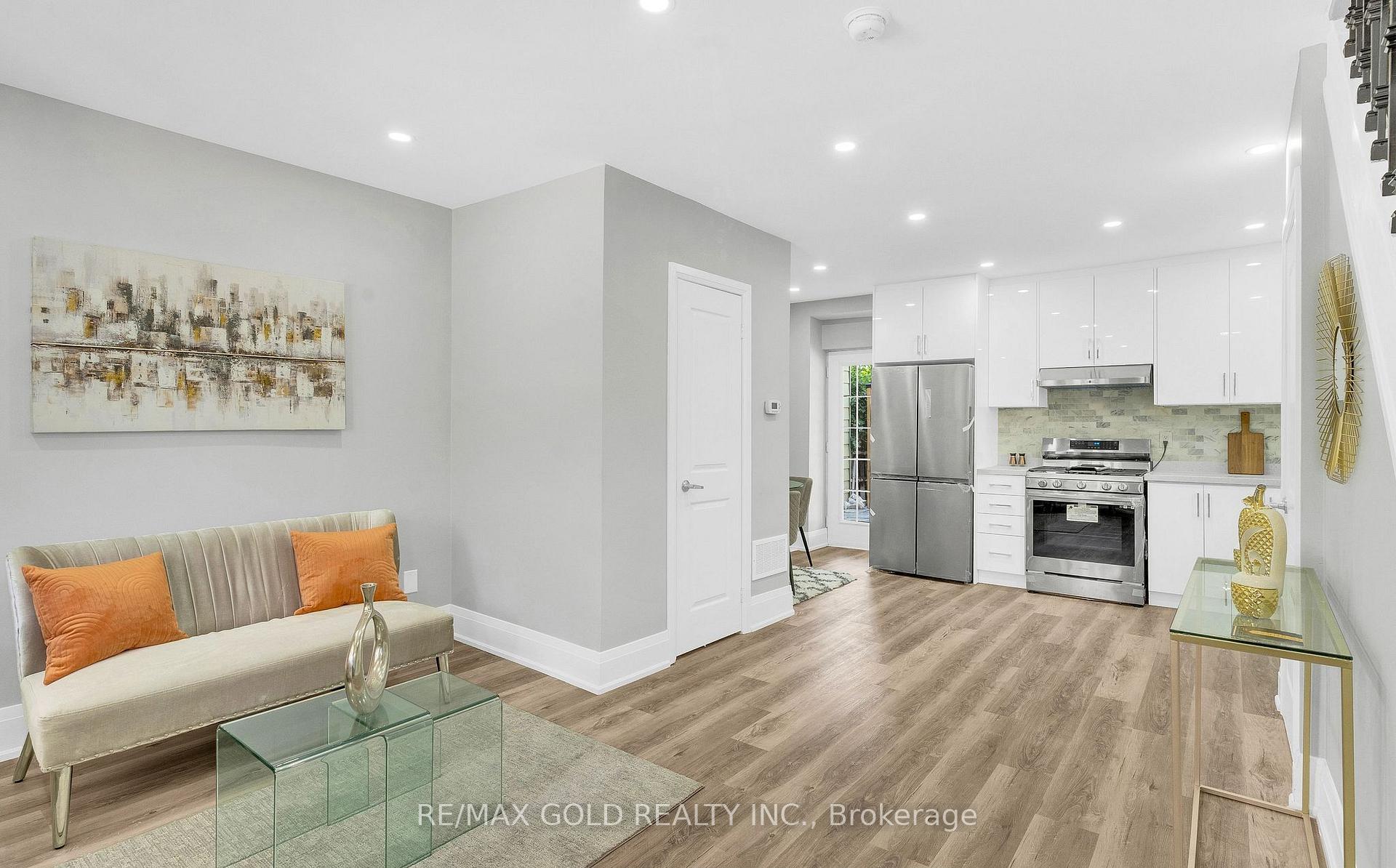 Photo 9 of 8 Fairglen Crescent, North York, Humberlea-Pelmo Park — HOMEH