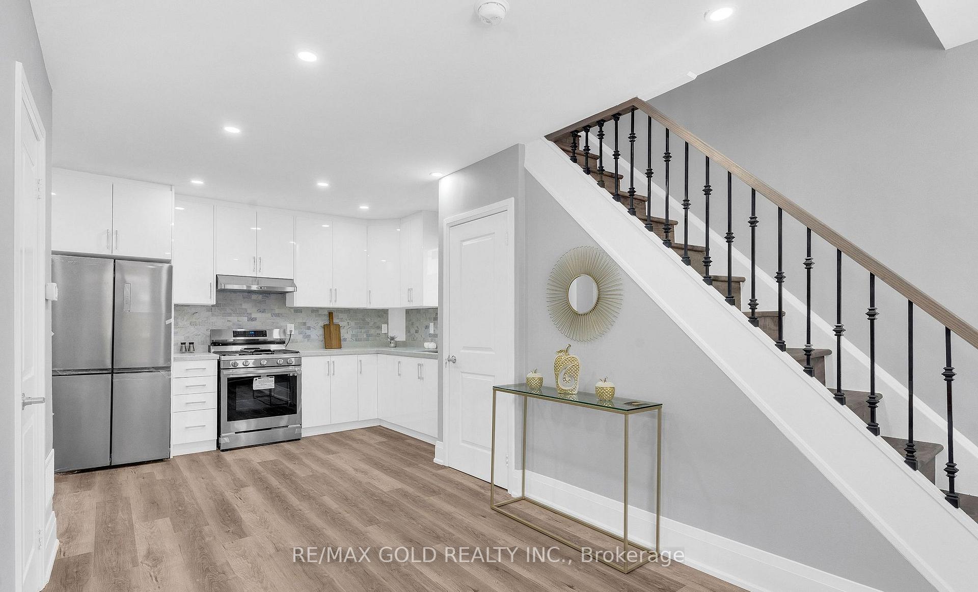 Photo 11 of 8 Fairglen Crescent, North York, Humberlea-Pelmo Park — HOMEH