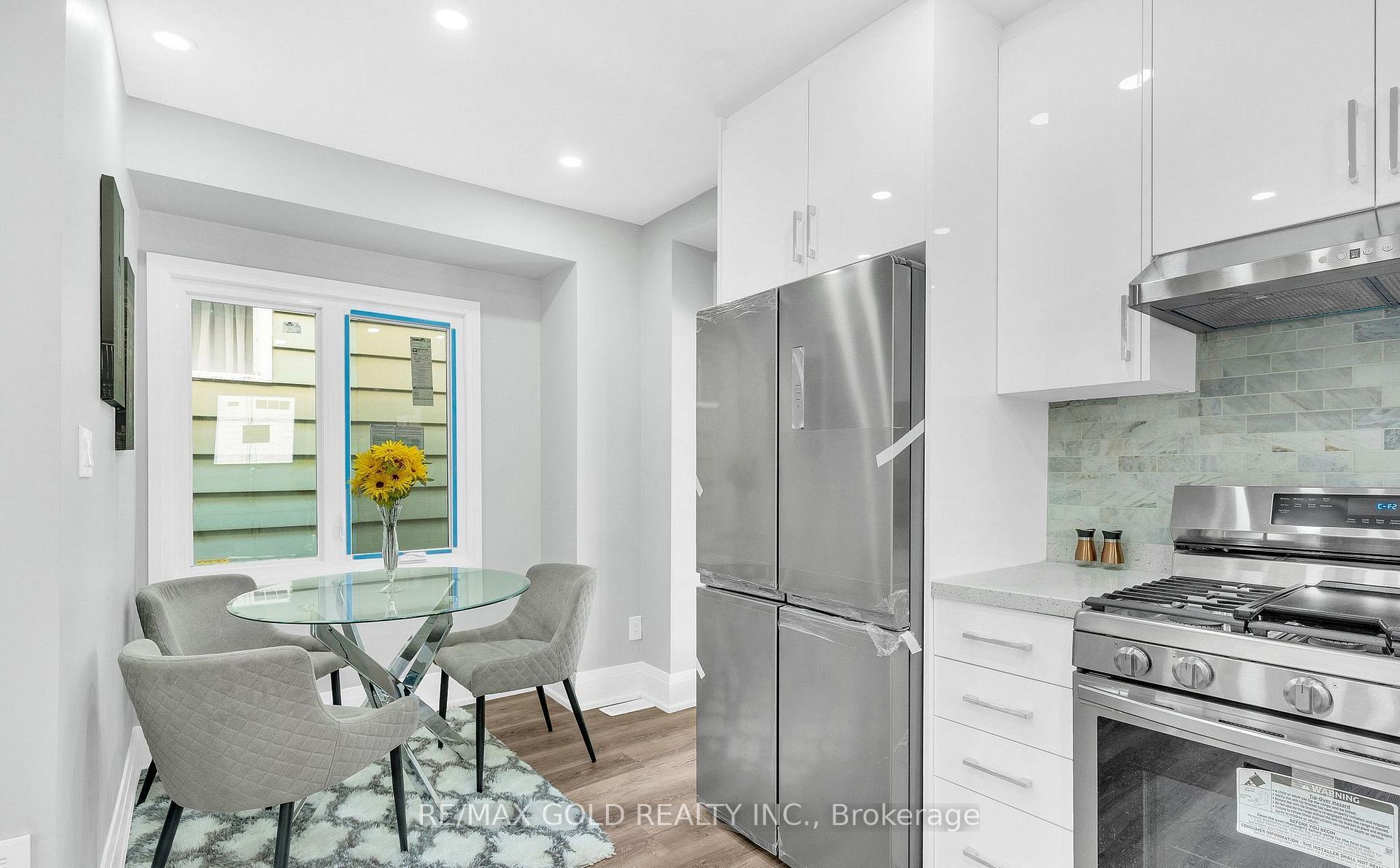Photo 12 of 8 Fairglen Crescent, North York, Humberlea-Pelmo Park — HOMEH