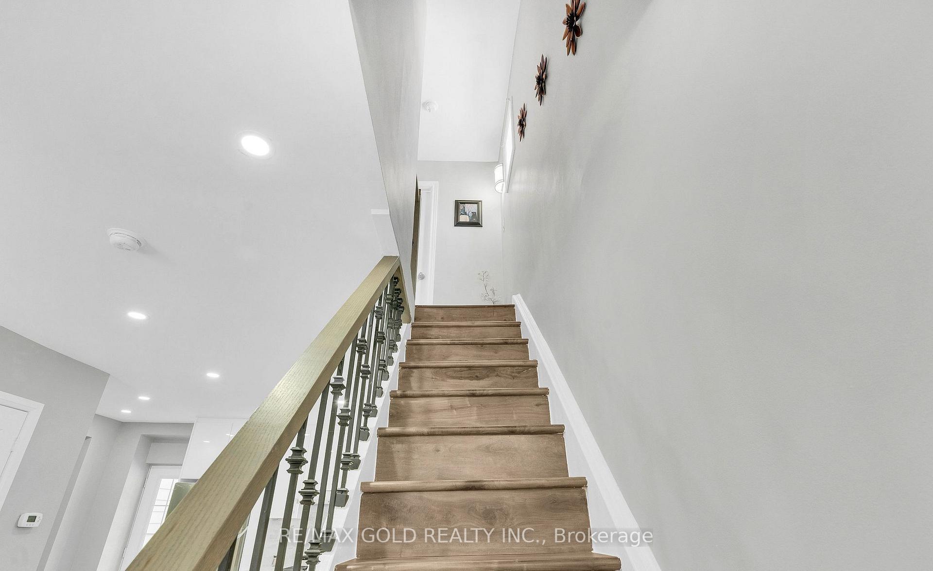 Photo 17 of 8 Fairglen Crescent, North York, Humberlea-Pelmo Park — HOMEH