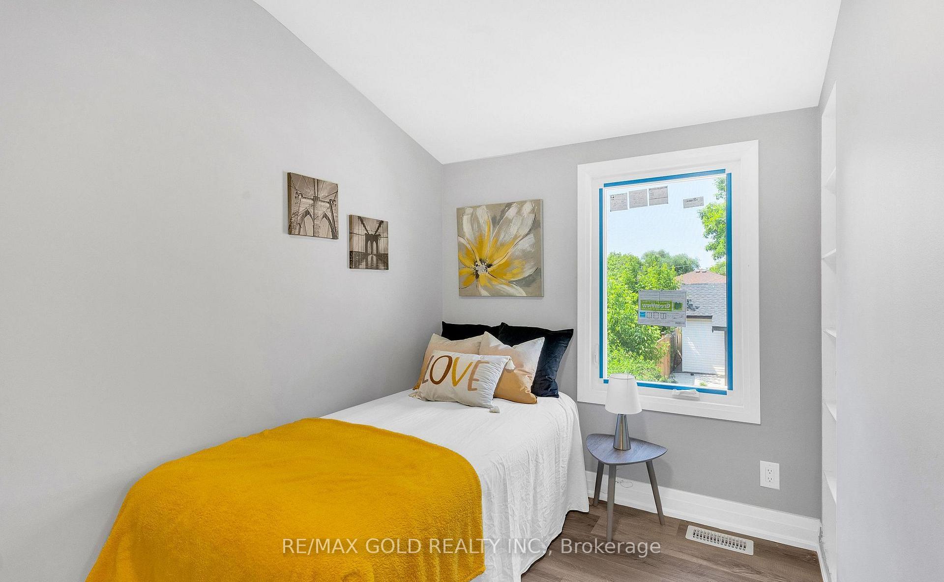 Photo 22 of 8 Fairglen Crescent, North York, Humberlea-Pelmo Park — HOMEH