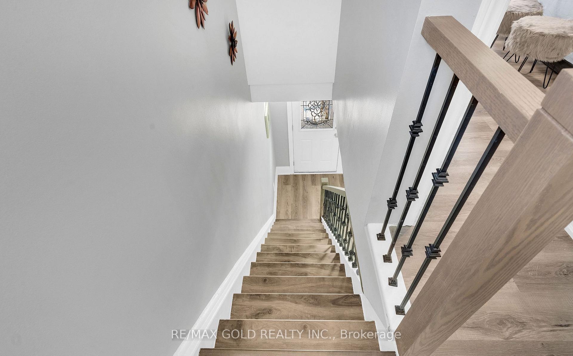 Photo 26 of 8 Fairglen Crescent, North York, Humberlea-Pelmo Park — HOMEH