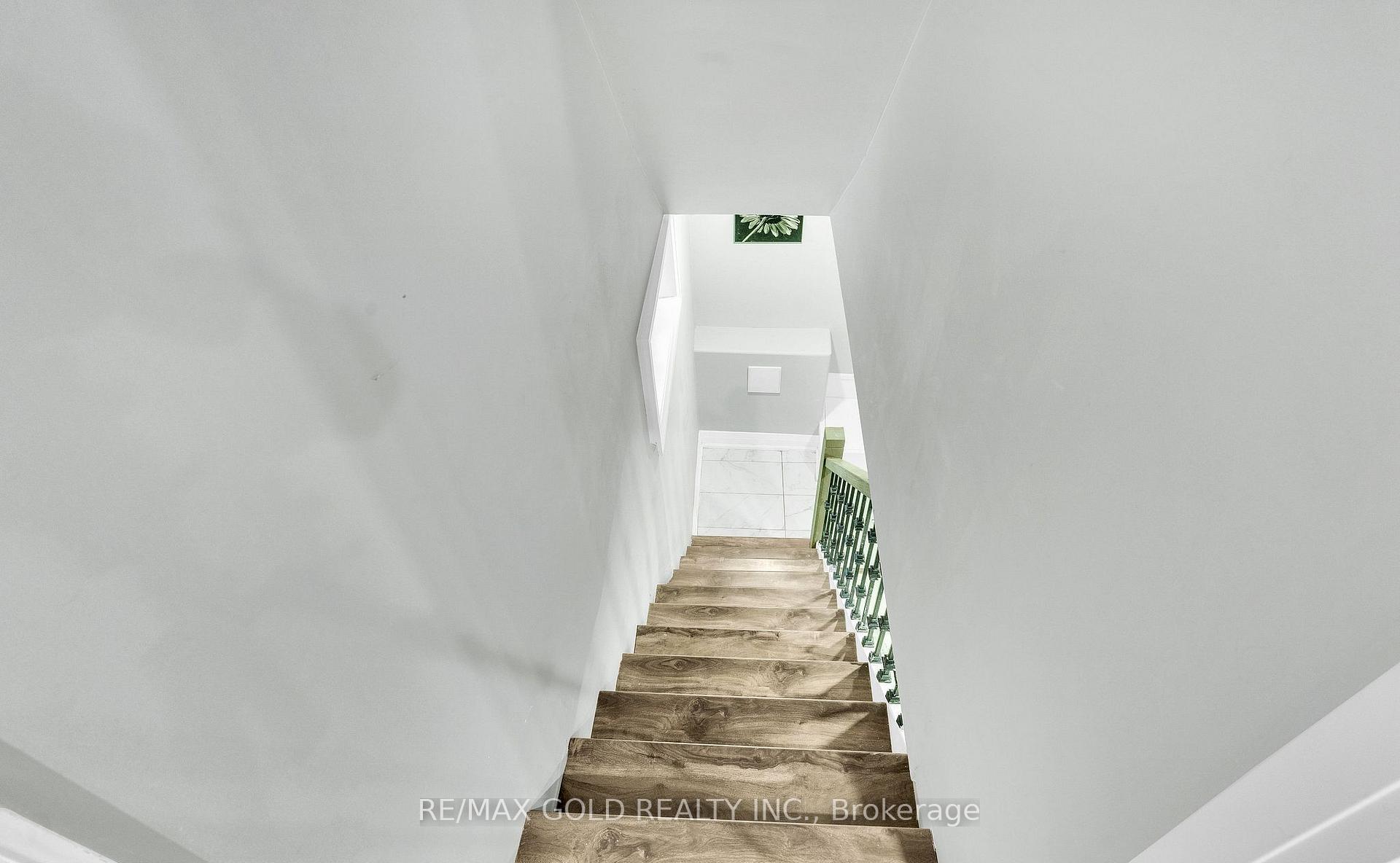 Photo 27 of 8 Fairglen Crescent, North York, Humberlea-Pelmo Park — HOMEH