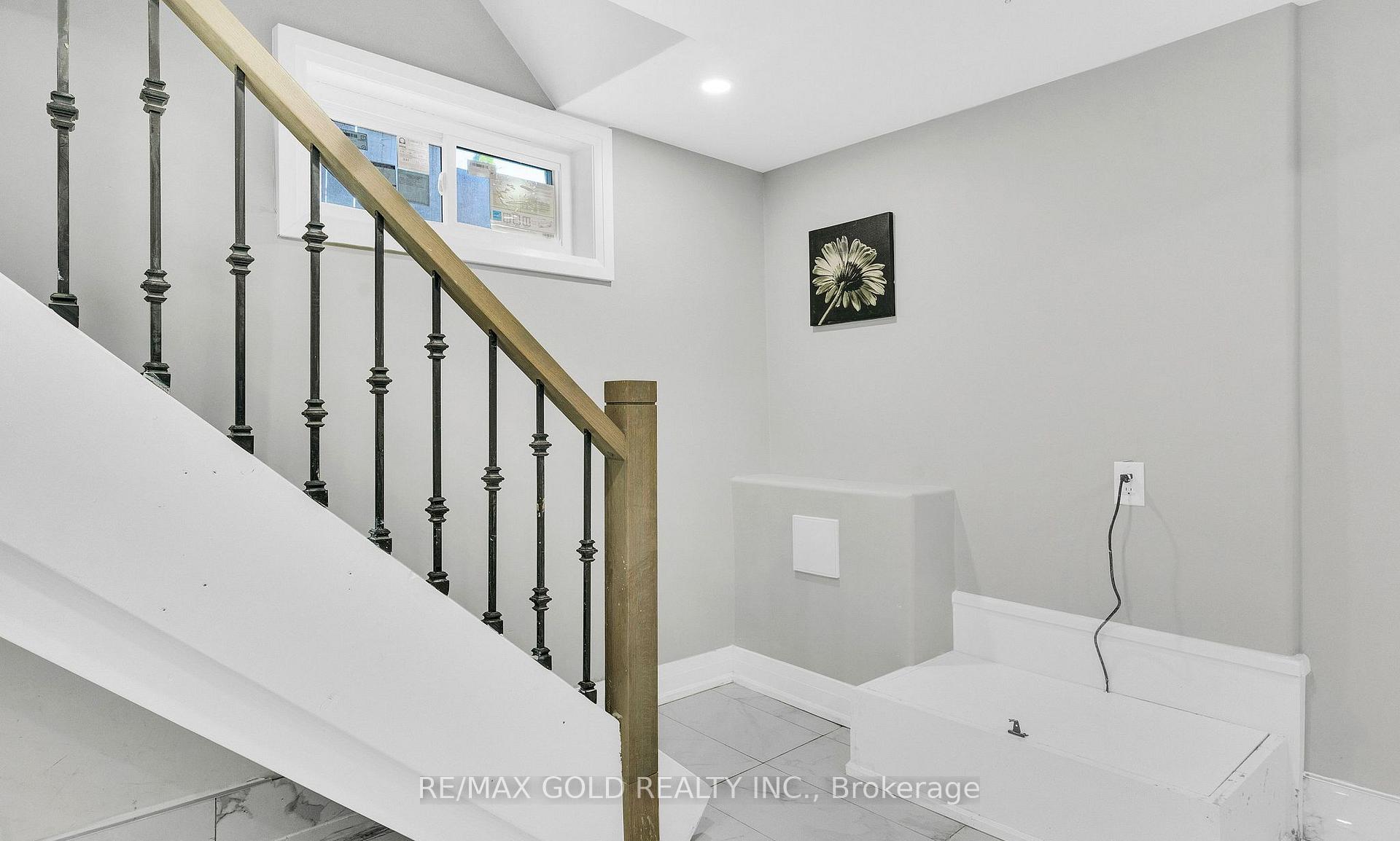 Photo 29 of 8 Fairglen Crescent, North York, Humberlea-Pelmo Park — HOMEH