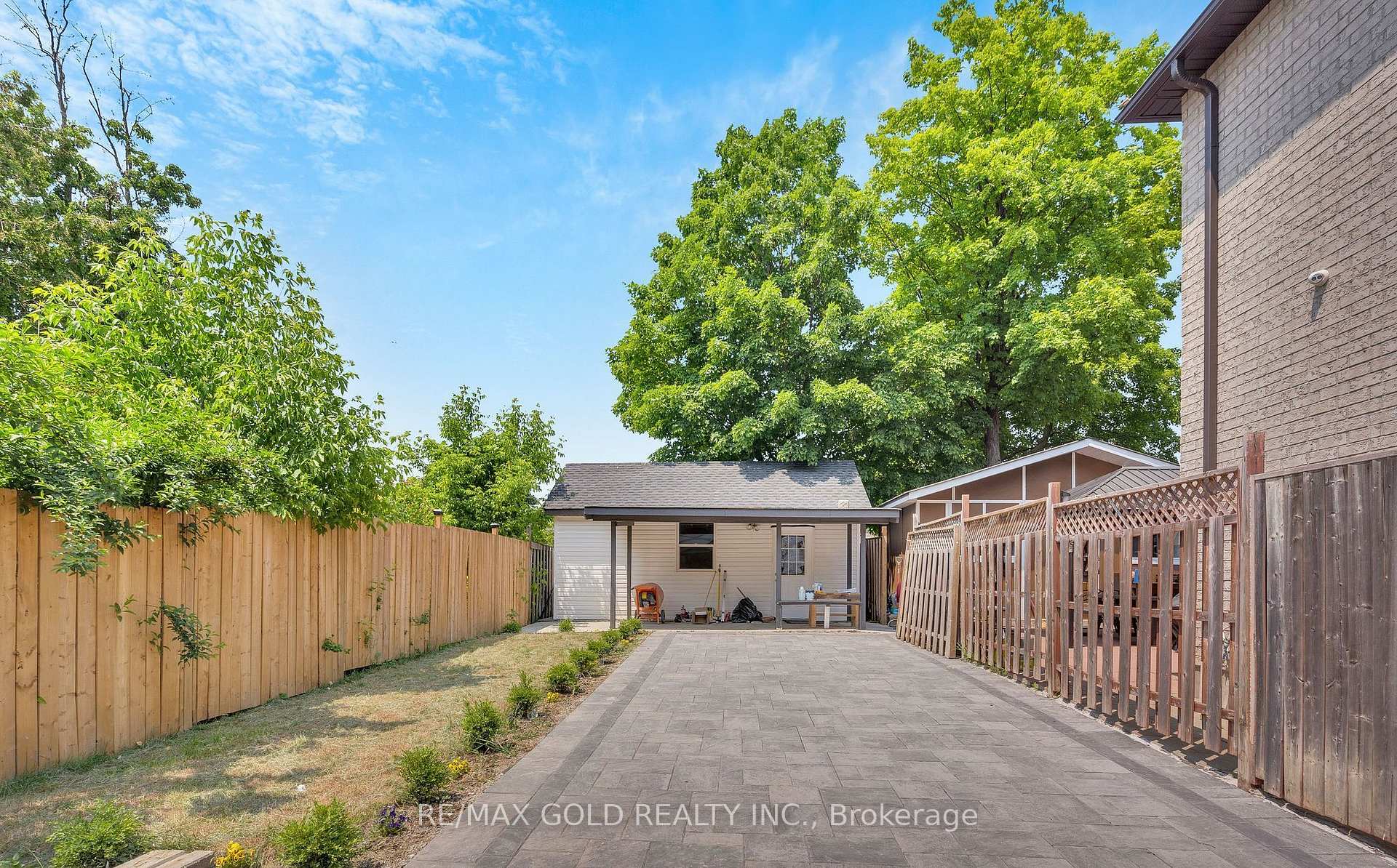 Photo 36 of 8 Fairglen Crescent, North York, Humberlea-Pelmo Park — HOMEH