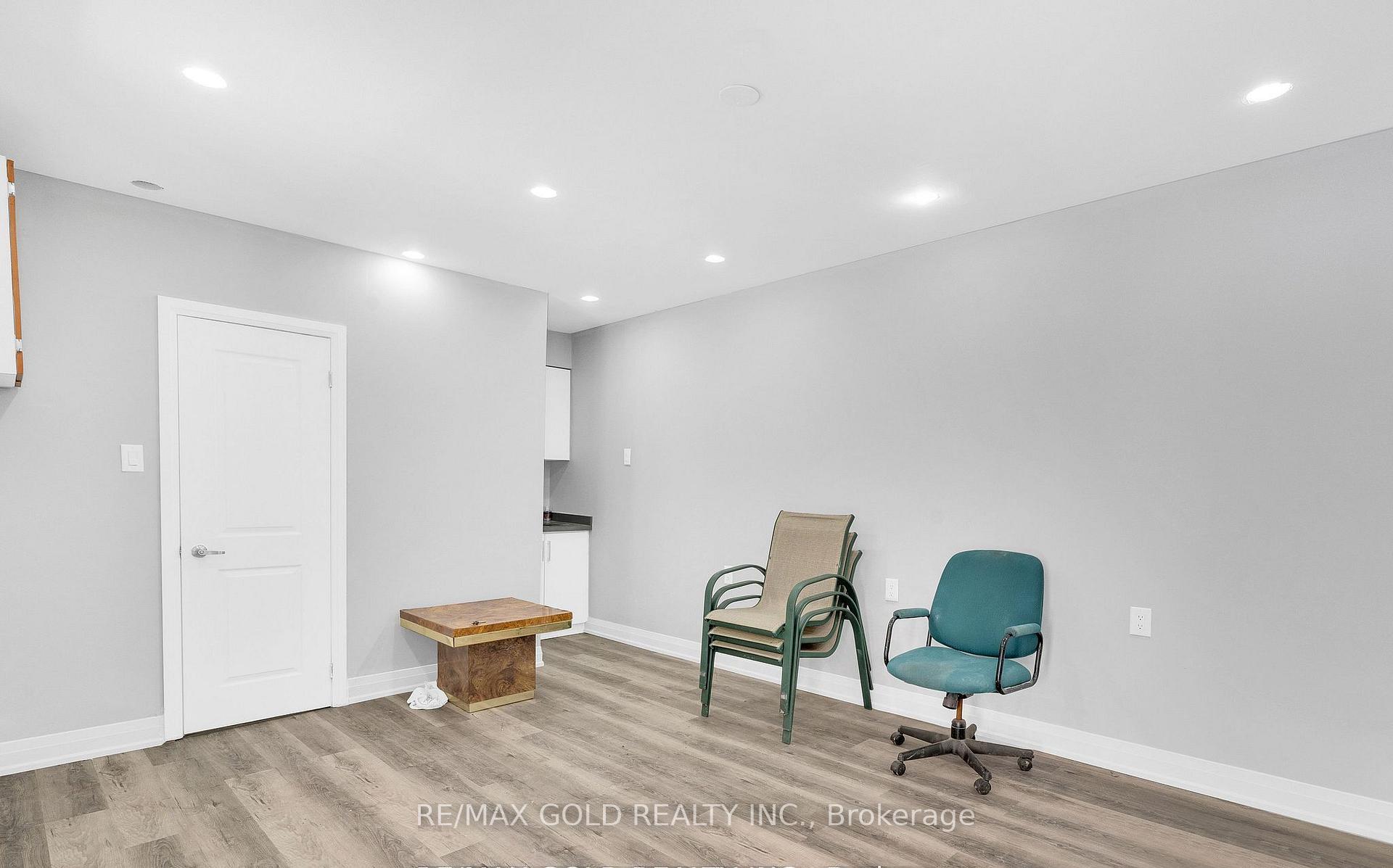 Photo 37 of 8 Fairglen Crescent, North York, Humberlea-Pelmo Park — HOMEH