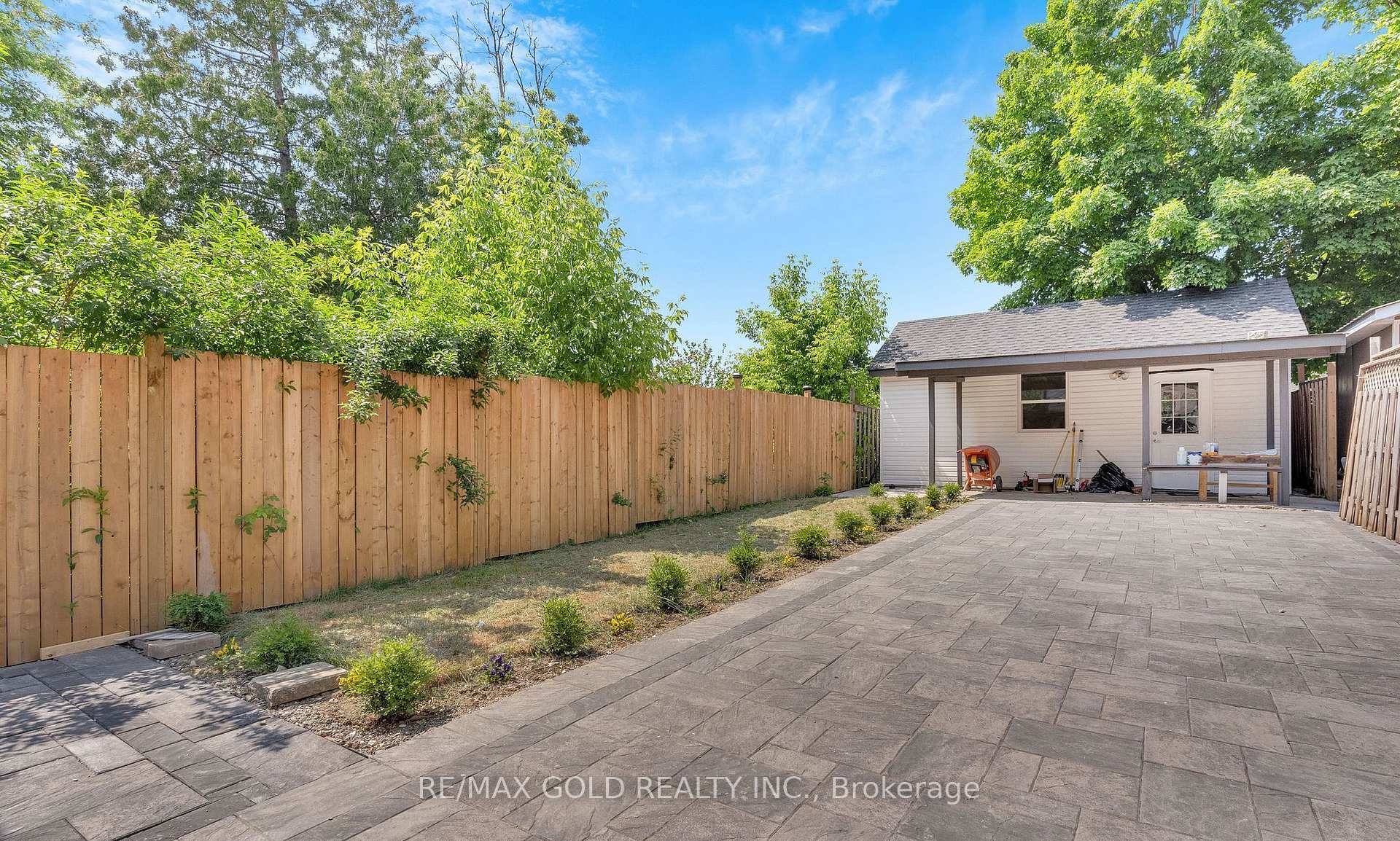 Photo 41 of 8 Fairglen Crescent, North York, Humberlea-Pelmo Park — HOMEH