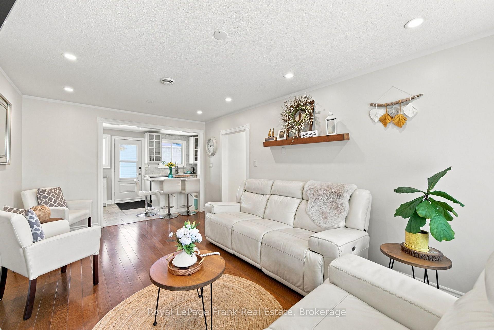 Photo 10 of 317 Dwight Avenue, Oshawa, Lakeview — HOMEH