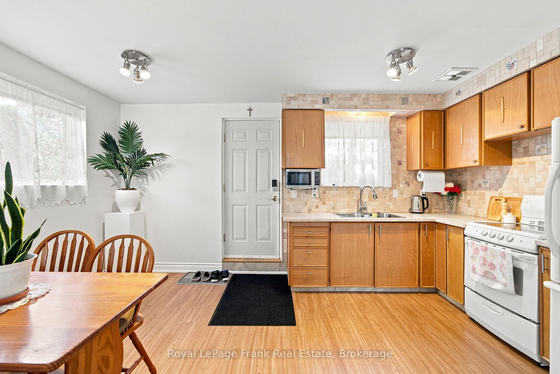 Photo 27 of 317 Dwight Avenue, Oshawa, Lakeview — HOMEH