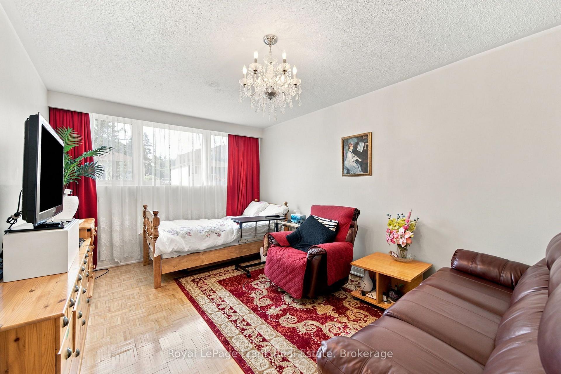 Photo 33 of 317 Dwight Avenue, Oshawa, Lakeview — HOMEH