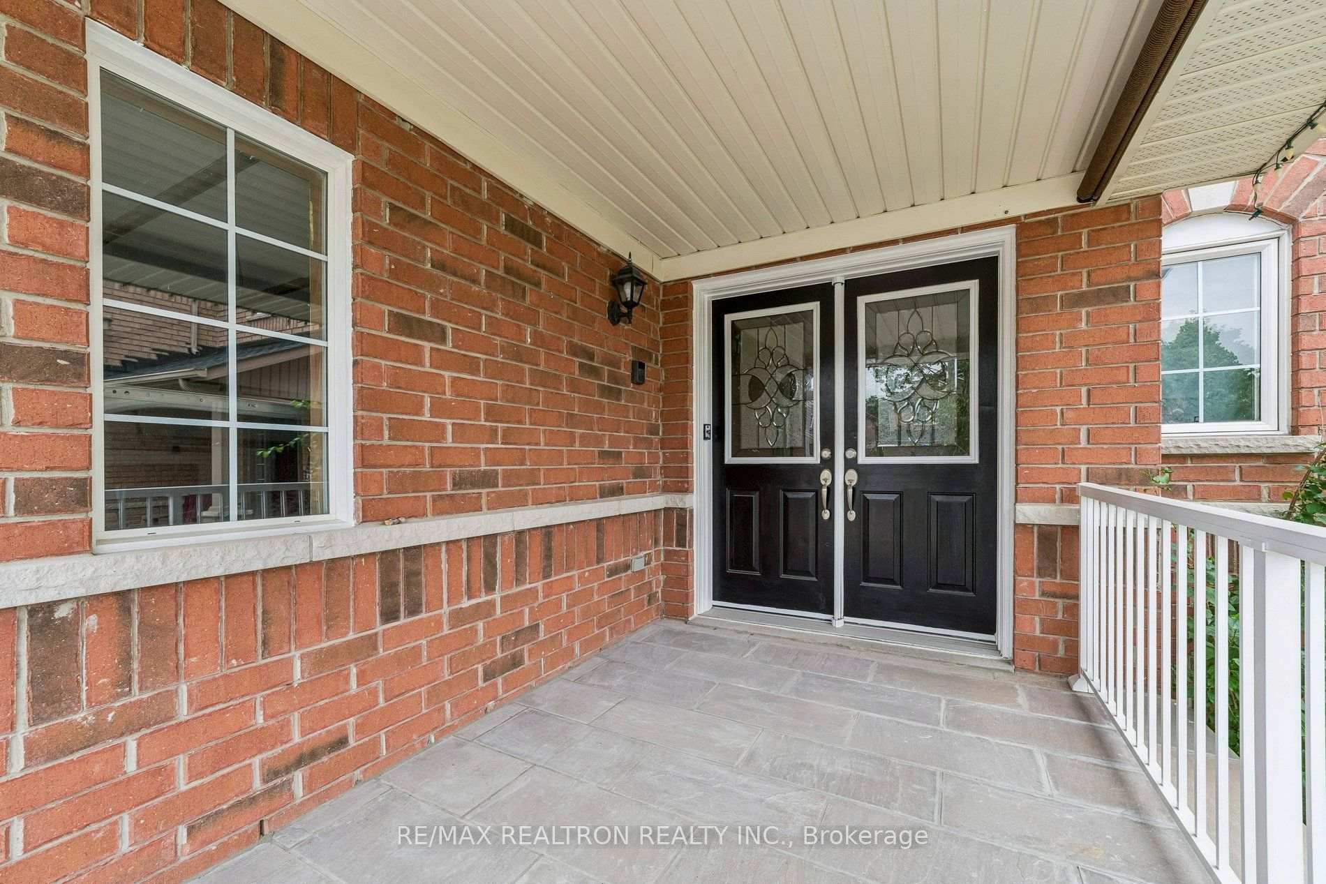 Photo 4 of 194 Robert Adams Drive, Clarington, Courtice — HOMEH
