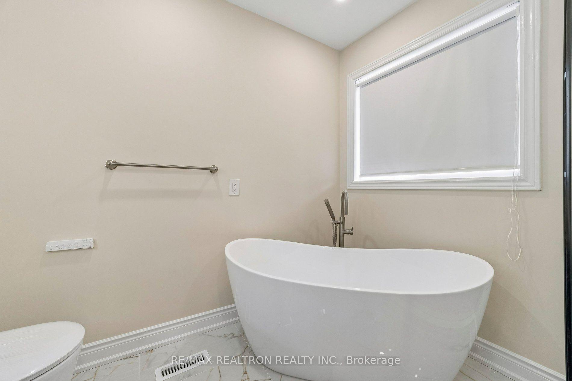 Photo 29 of 194 Robert Adams Drive, Clarington, Courtice — HOMEH