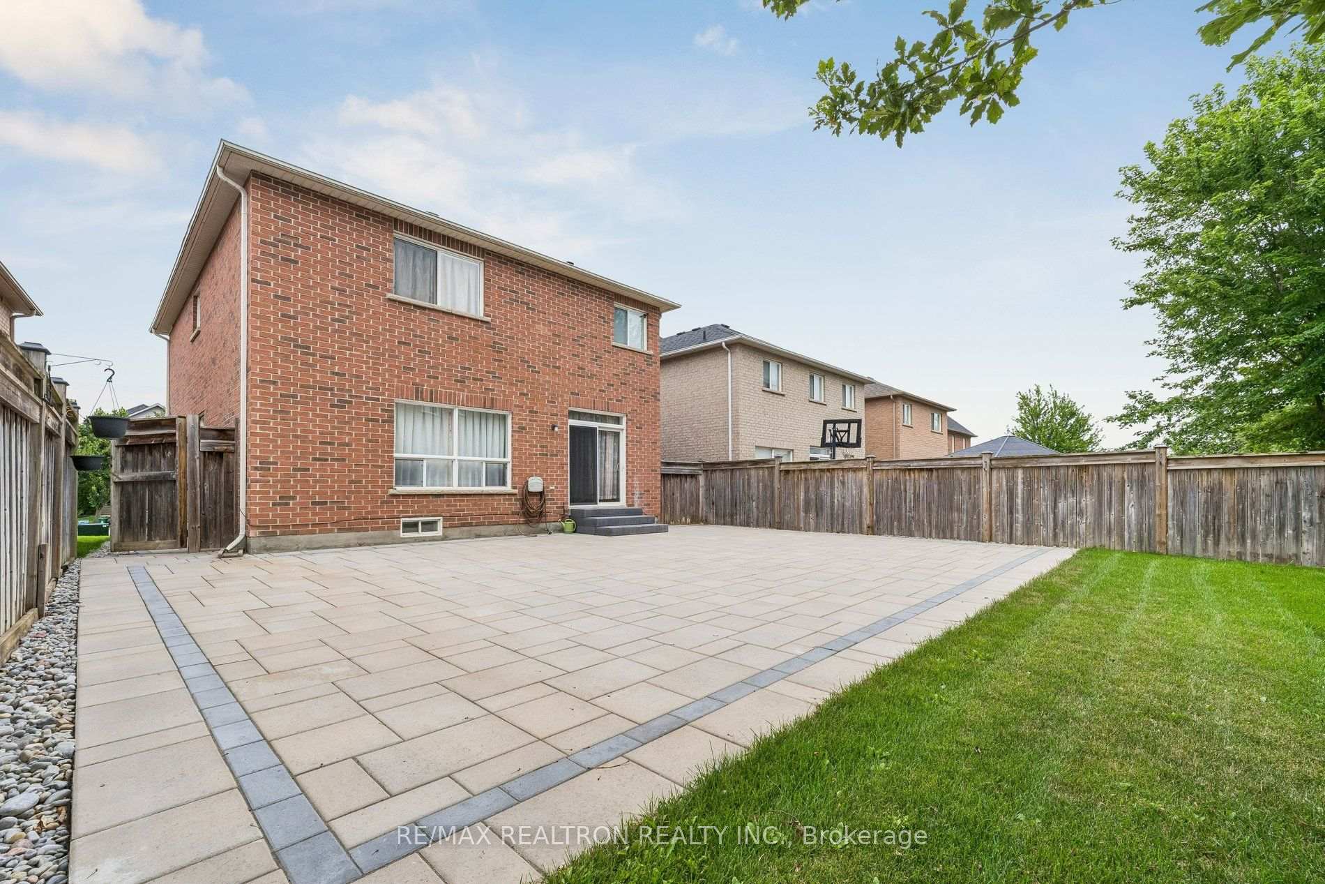 Photo 46 of 194 Robert Adams Drive, Clarington, Courtice — HOMEH