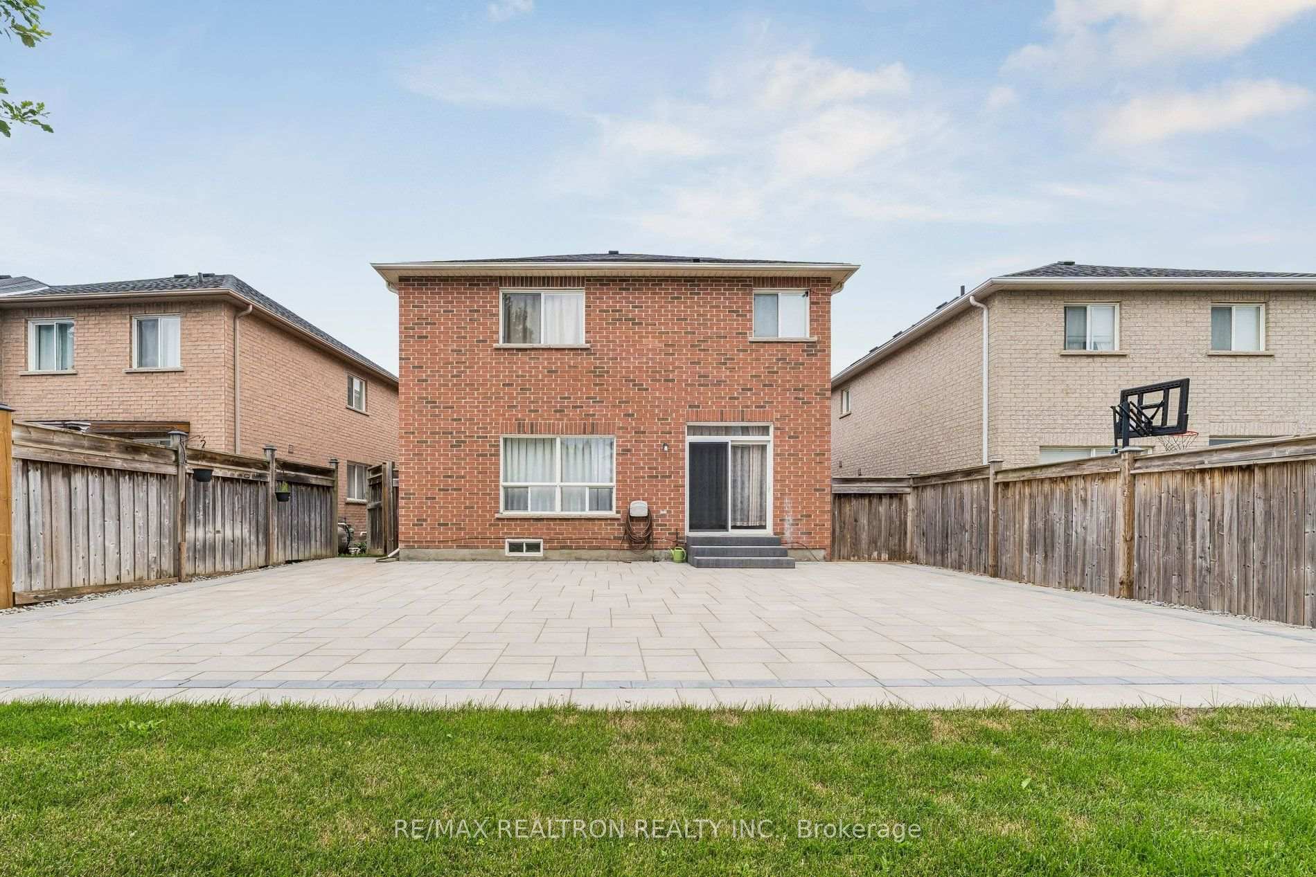 Photo 47 of 194 Robert Adams Drive, Clarington, Courtice — HOMEH
