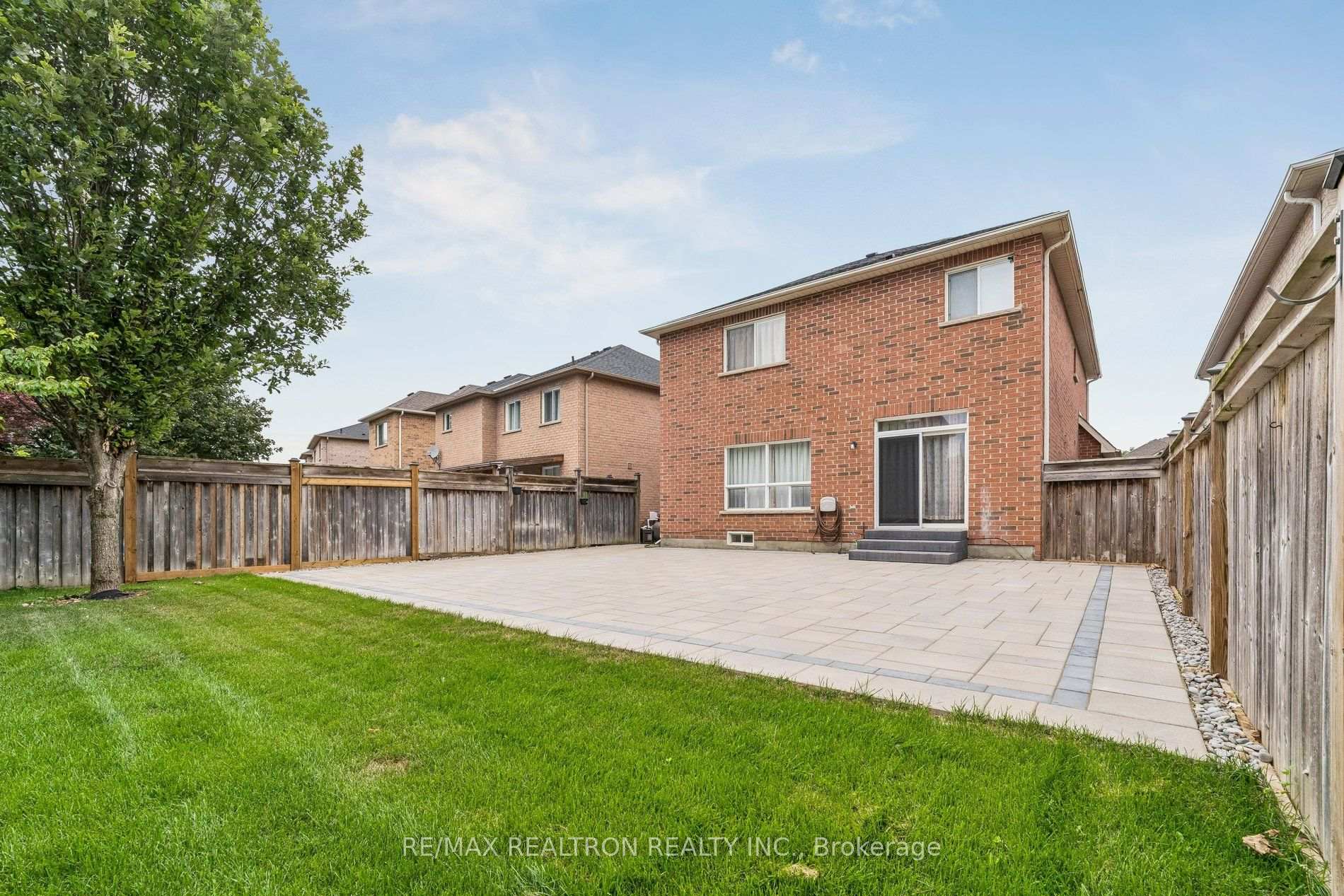 Photo 48 of 194 Robert Adams Drive, Clarington, Courtice — HOMEH