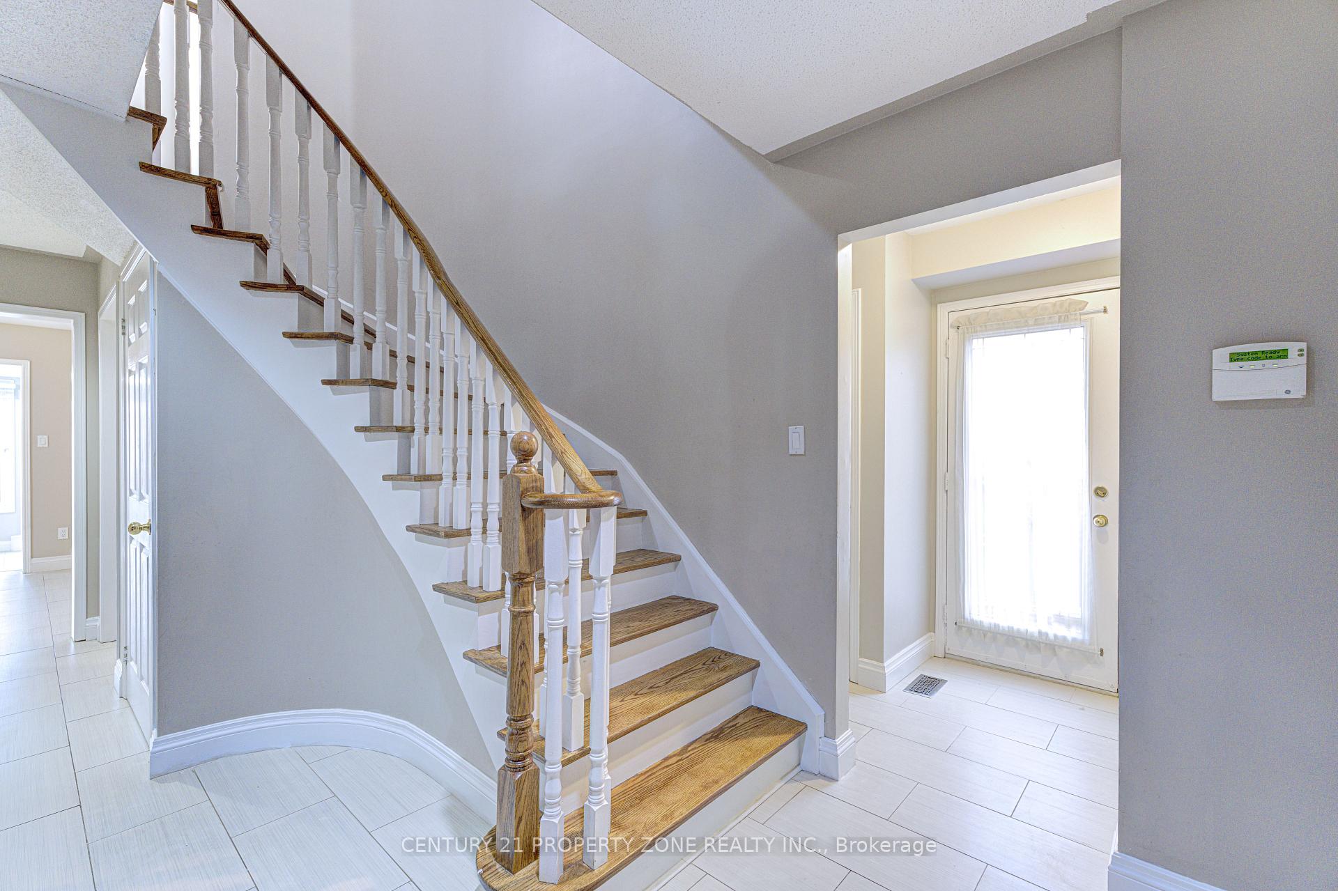 Photo 5 of 4 Compton Court, Caledon, Bolton East — HOMEH