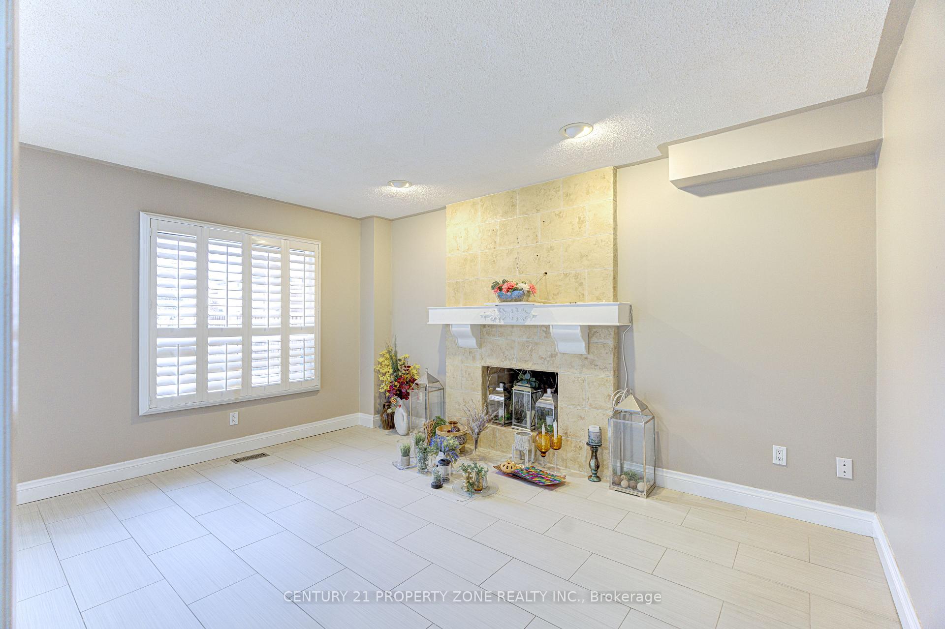 Photo 8 of 4 Compton Court, Caledon, Bolton East — HOMEH