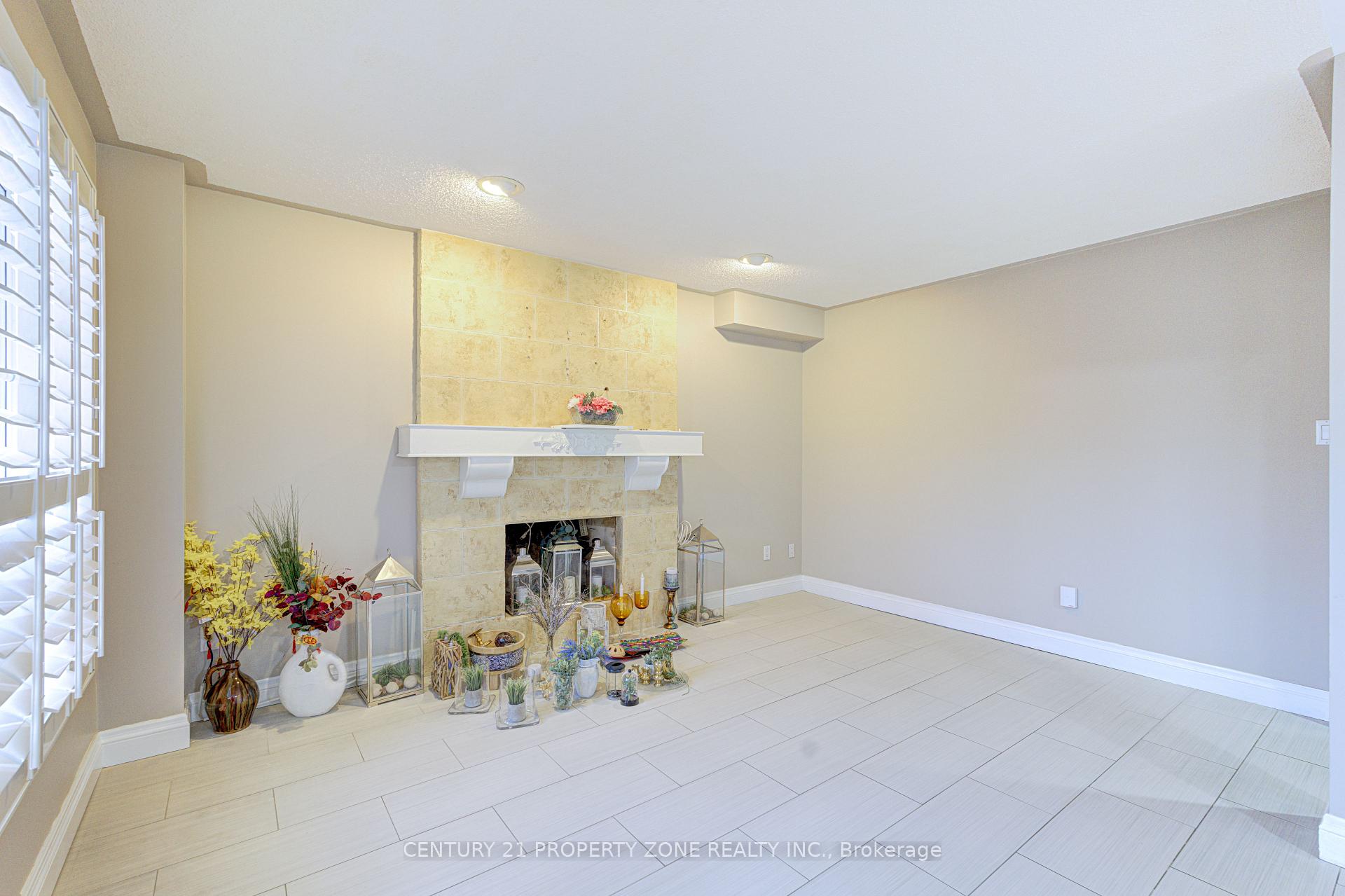 Photo 11 of 4 Compton Court, Caledon, Bolton East — HOMEH