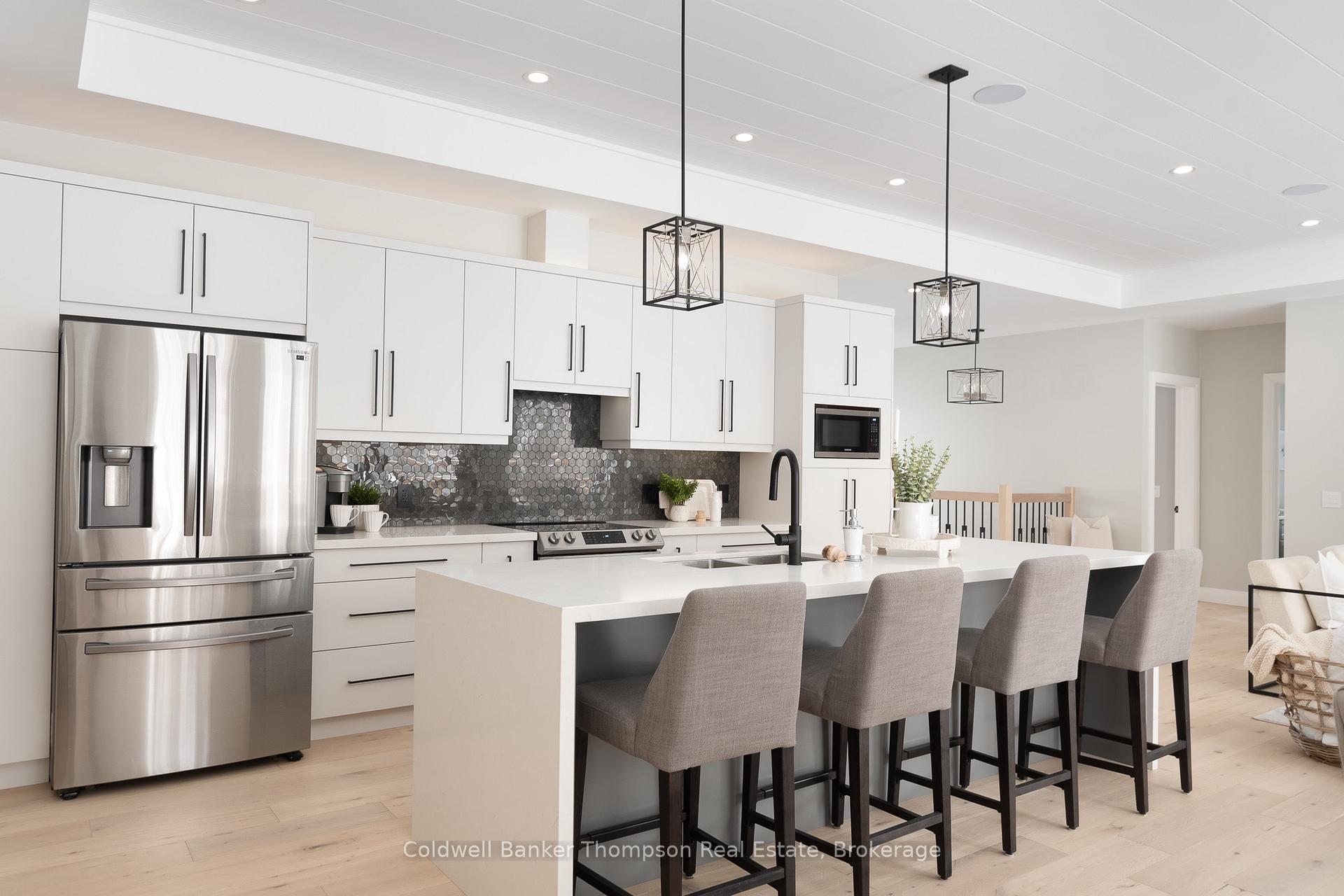 Photo 10 of 14 Mackenzie Drive, Huntsville — HOMEH