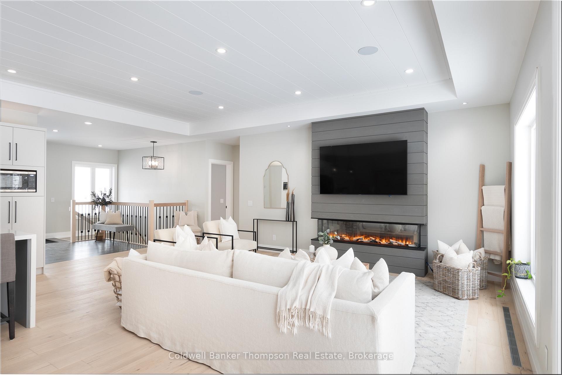 Photo 16 of 14 Mackenzie Drive, Huntsville — HOMEH