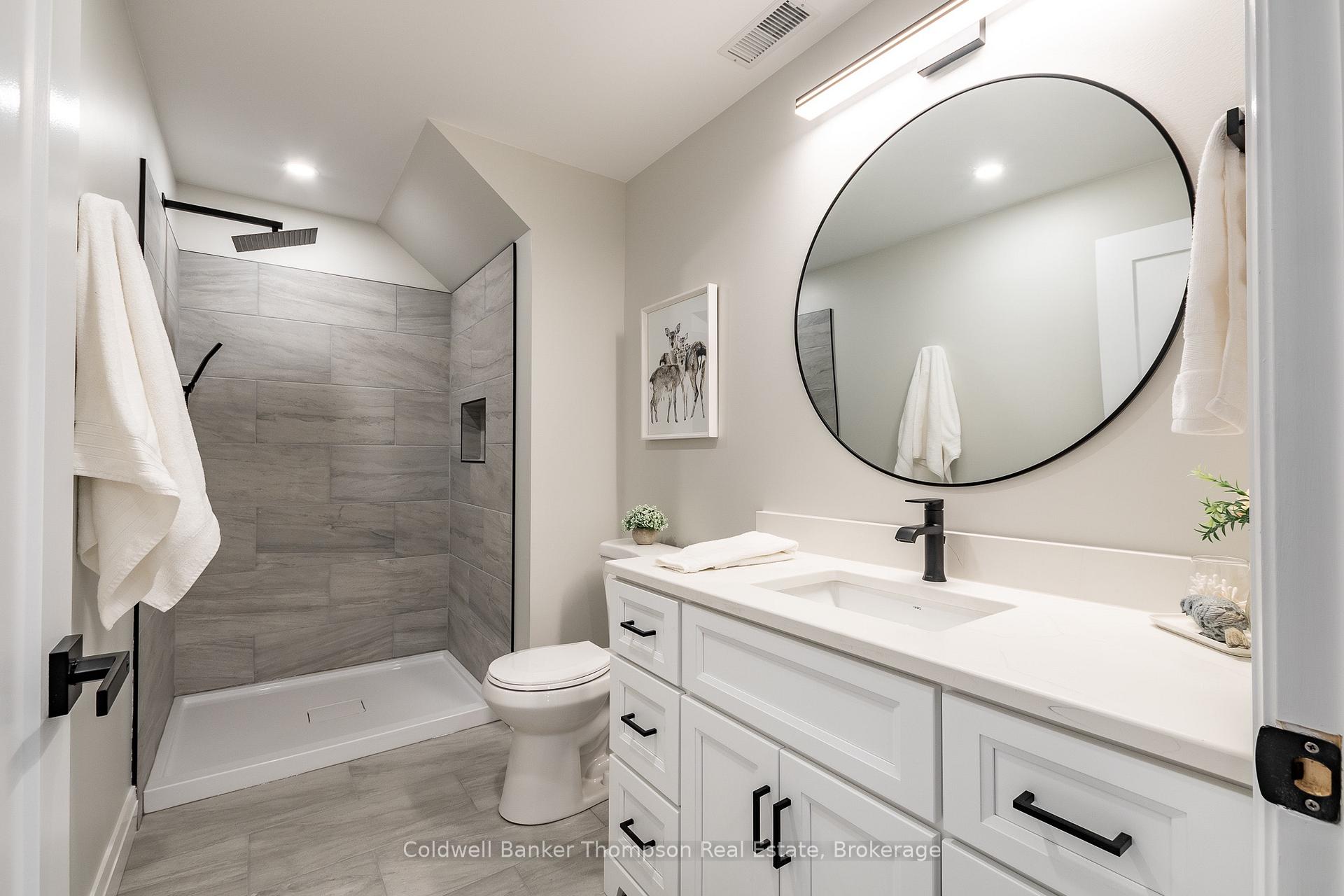 Photo 33 of 14 Mackenzie Drive, Huntsville — HOMEH