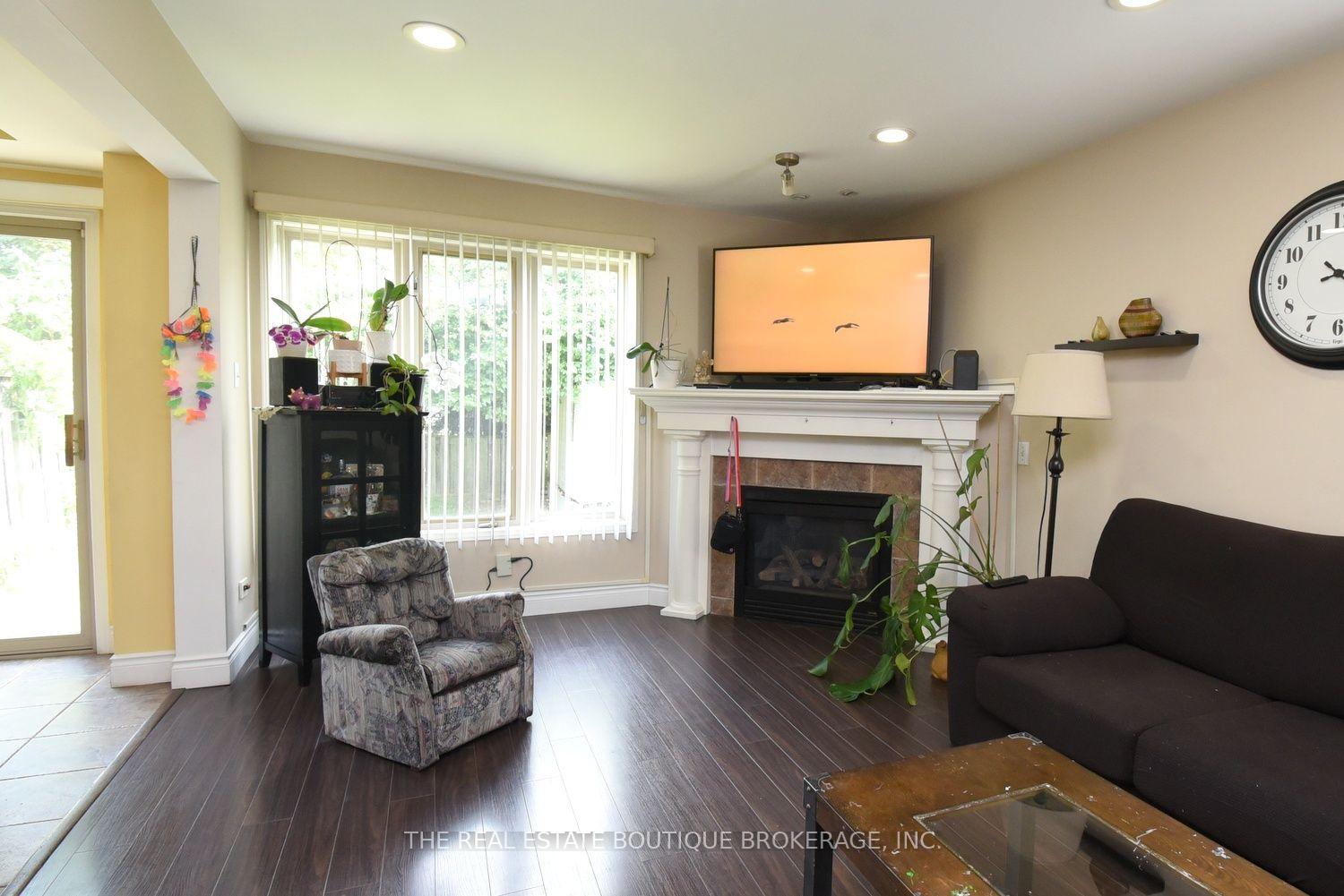 Photo 8 of 509 Southridge Drive, Hamilton, Mountview — HOMEH