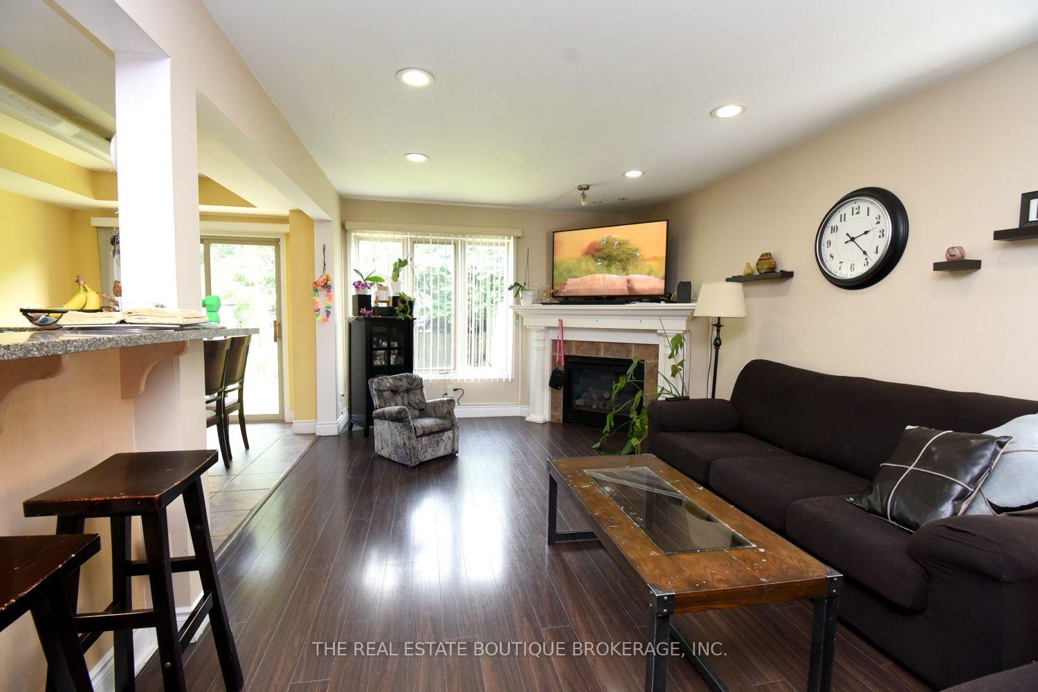 Photo 12 of 509 Southridge Drive, Hamilton, Mountview — HOMEH